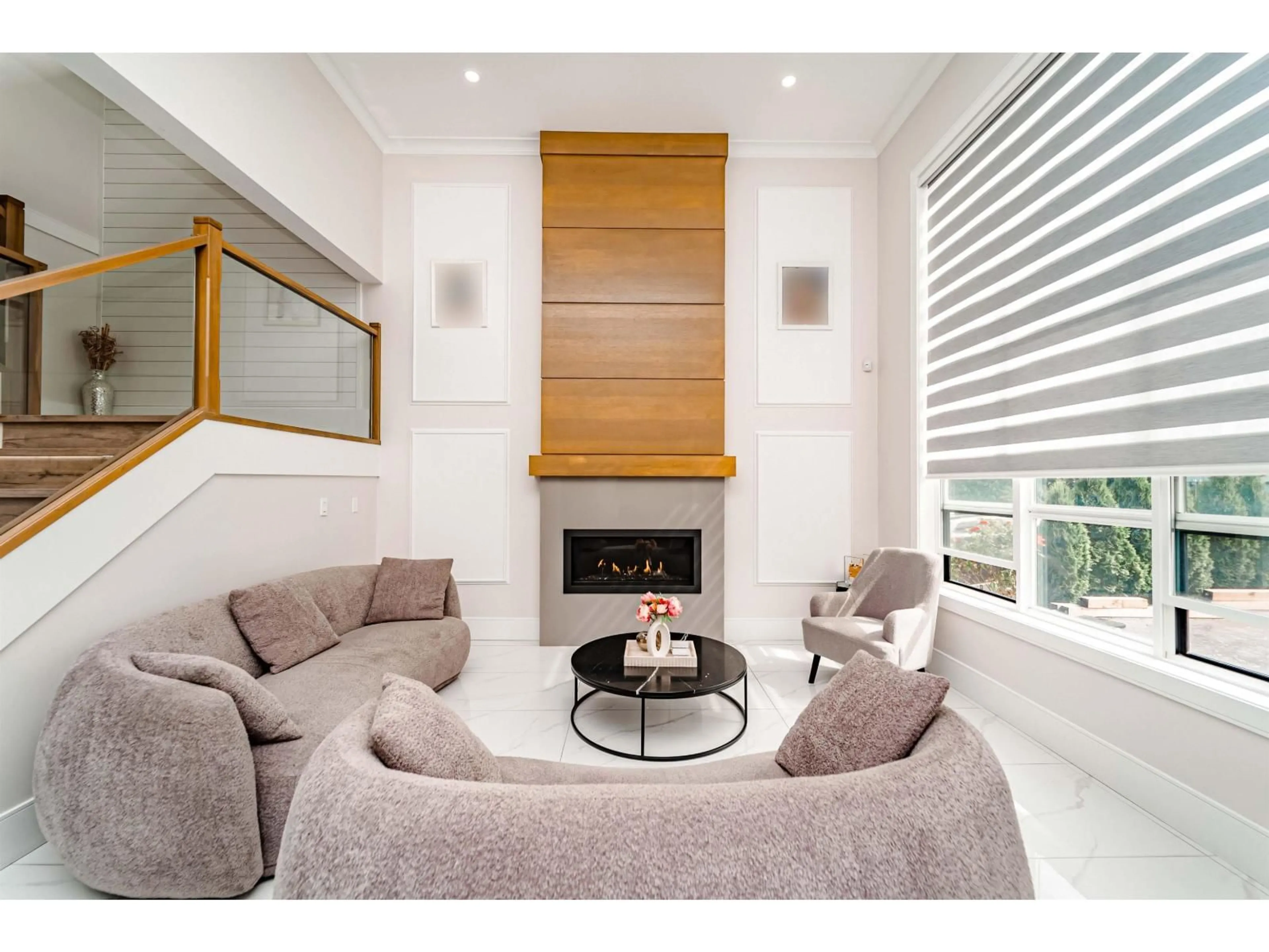 Living room with furniture, wood/laminate floor for 2263 BEVAN CRESCENT, Abbotsford British Columbia V2T3Z4
