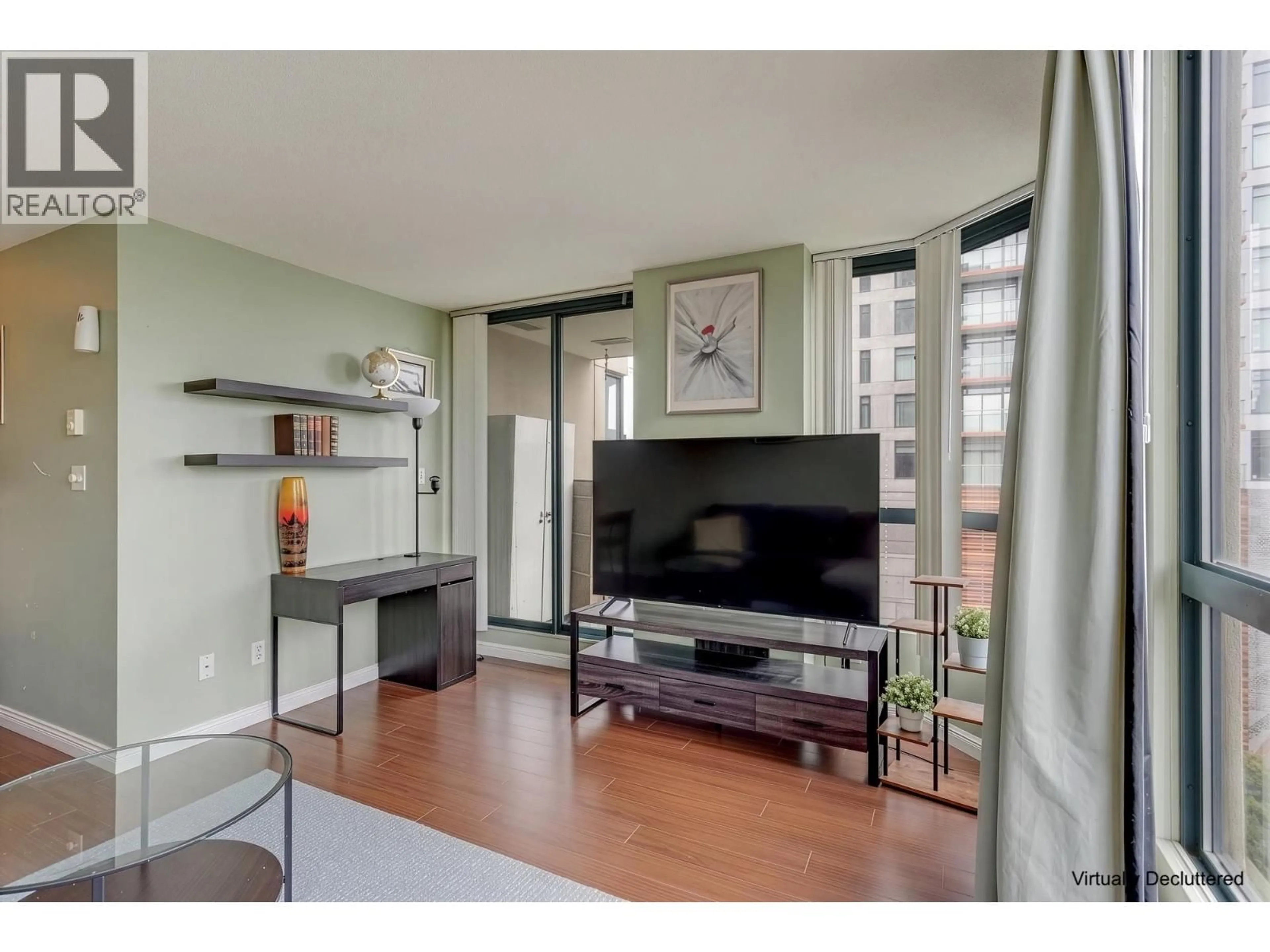 Living room with furniture, wood/laminate floor for 405 - 55 TENTH STREET, New Westminster British Columbia V3M6R5