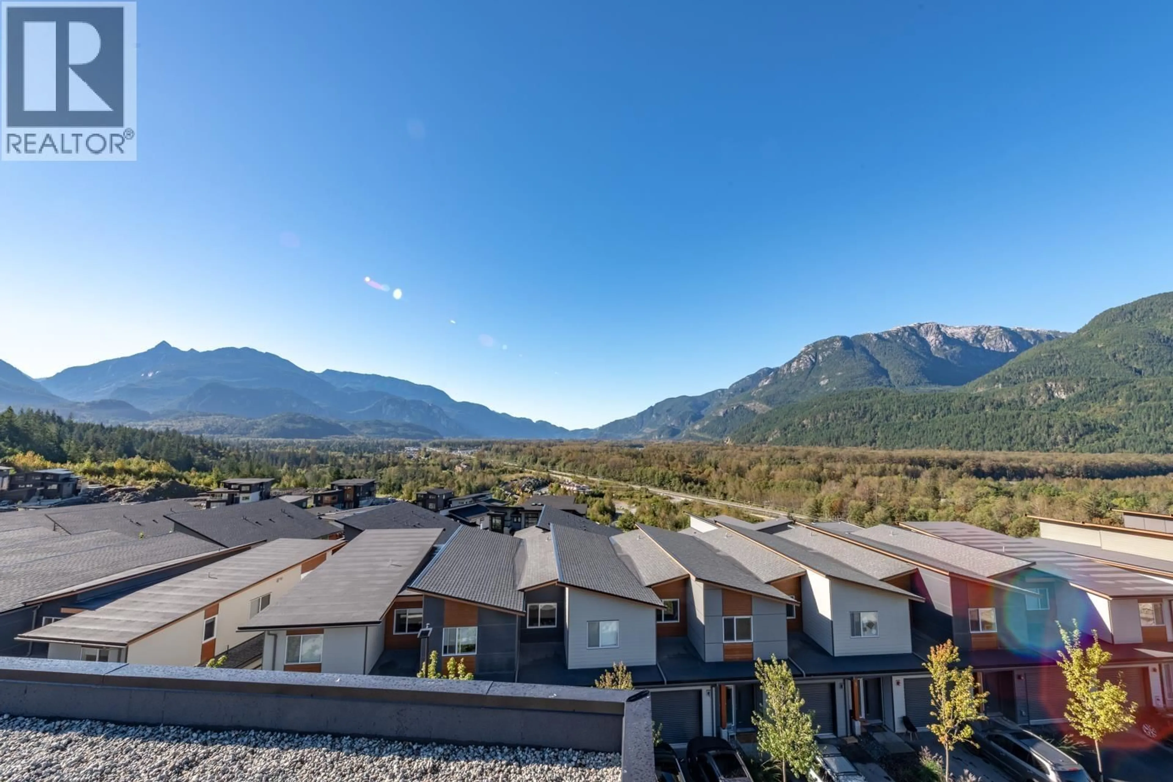A pic from outside/outdoor area/front of a property/back of a property/a pic from drone, mountain view for 301 - 41328 SKYRIDGE PLACE, Squamish British Columbia V8B0Y7