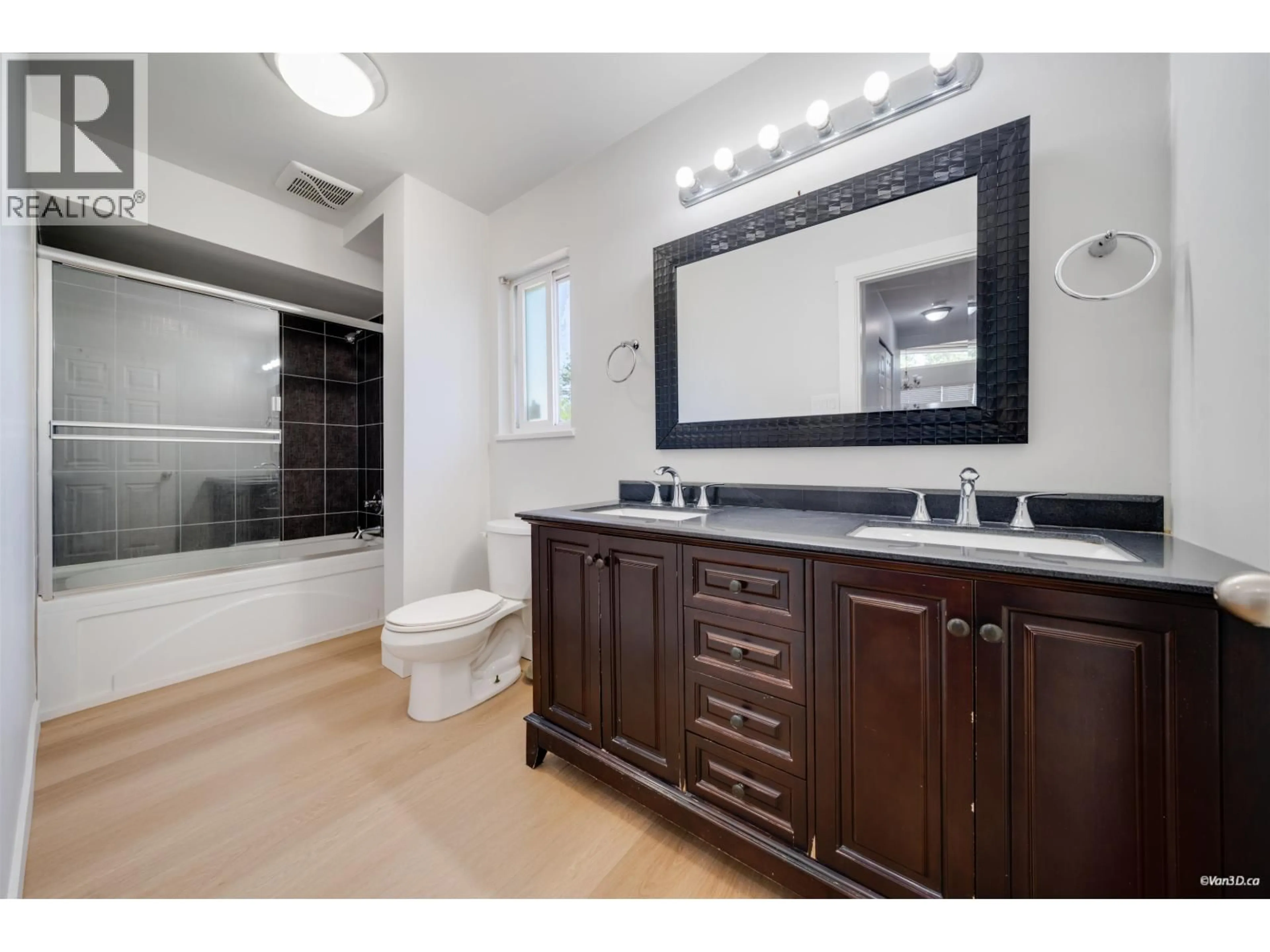 Standard bathroom, ceramic/tile floor for 7148 6TH STREET, Burnaby British Columbia V5E3T5