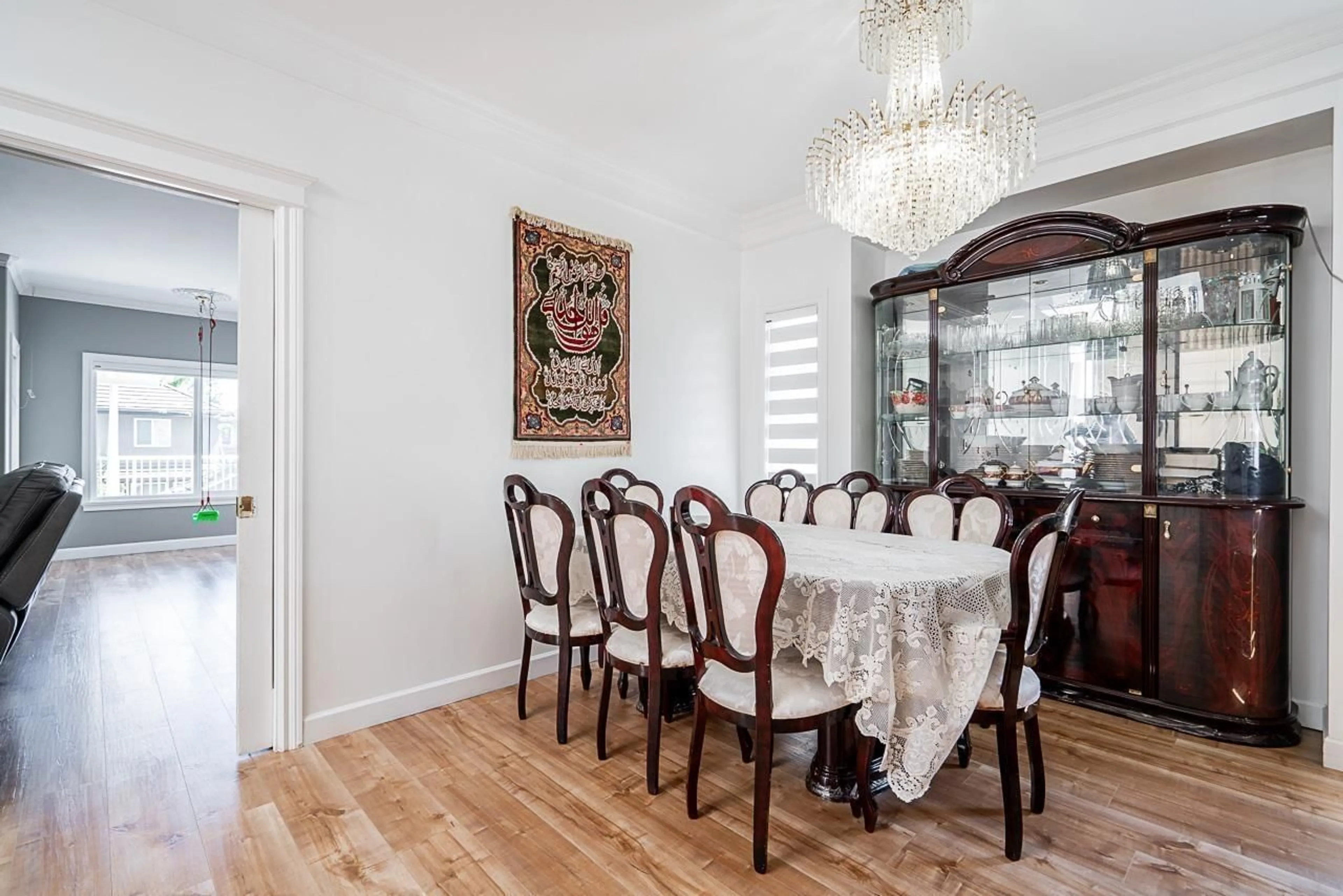 Dining room, wood/laminate floor for 6892 130 STREET, Surrey British Columbia V3W4J5