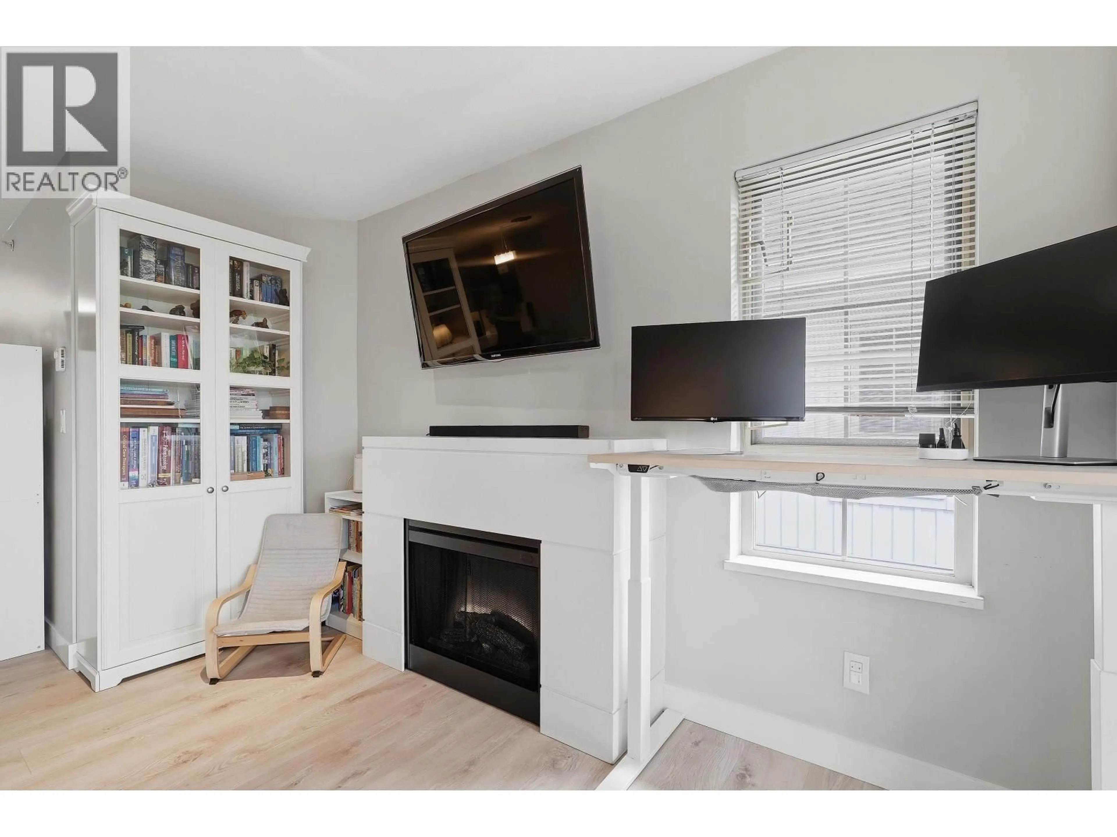 Unknown for 403 - 2088 BETA AVENUE, Burnaby British Columbia V5C0C8