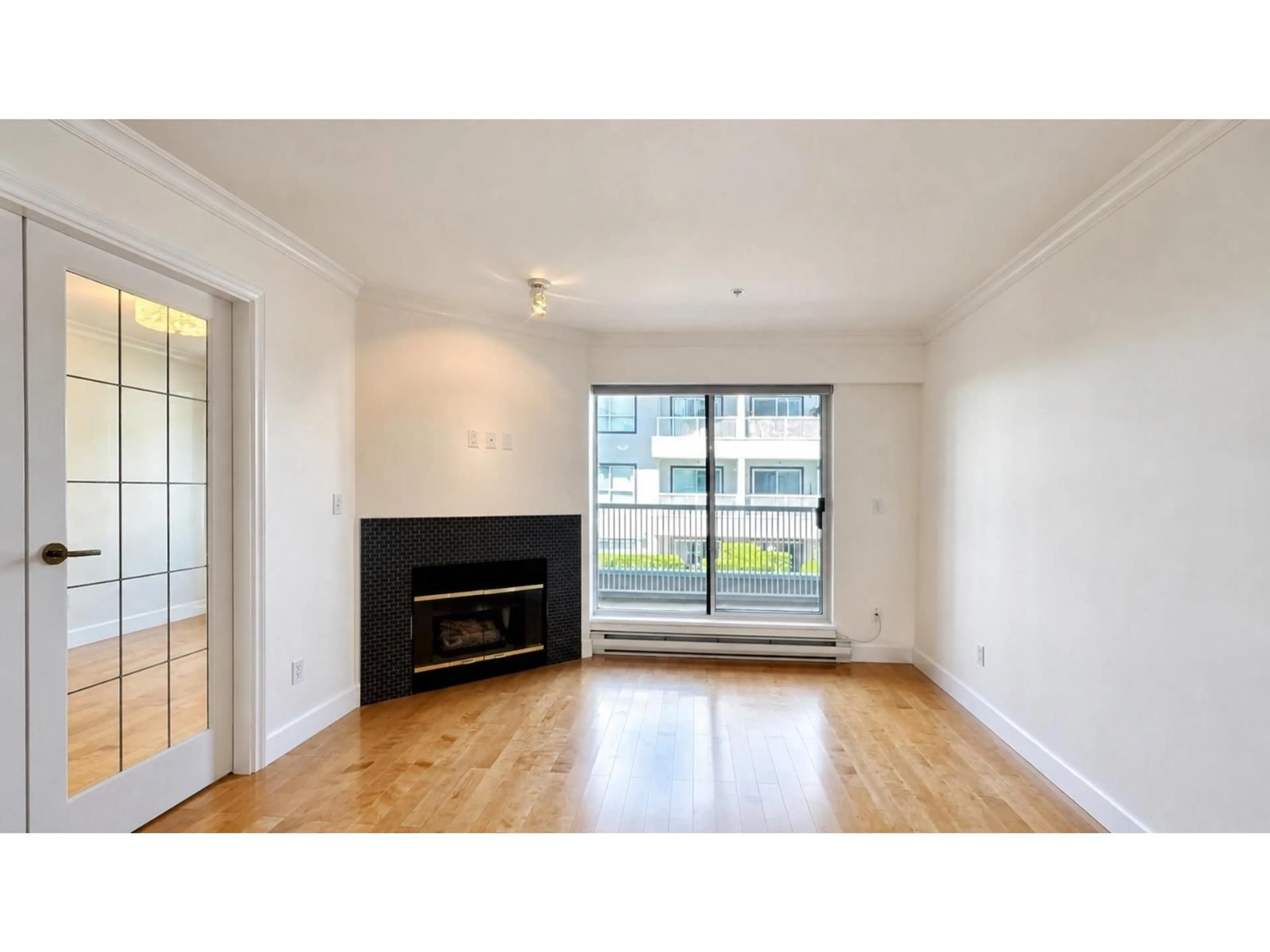 Unknown for 205 - 15272 20 AVENUE, Surrey British Columbia V4A2A3