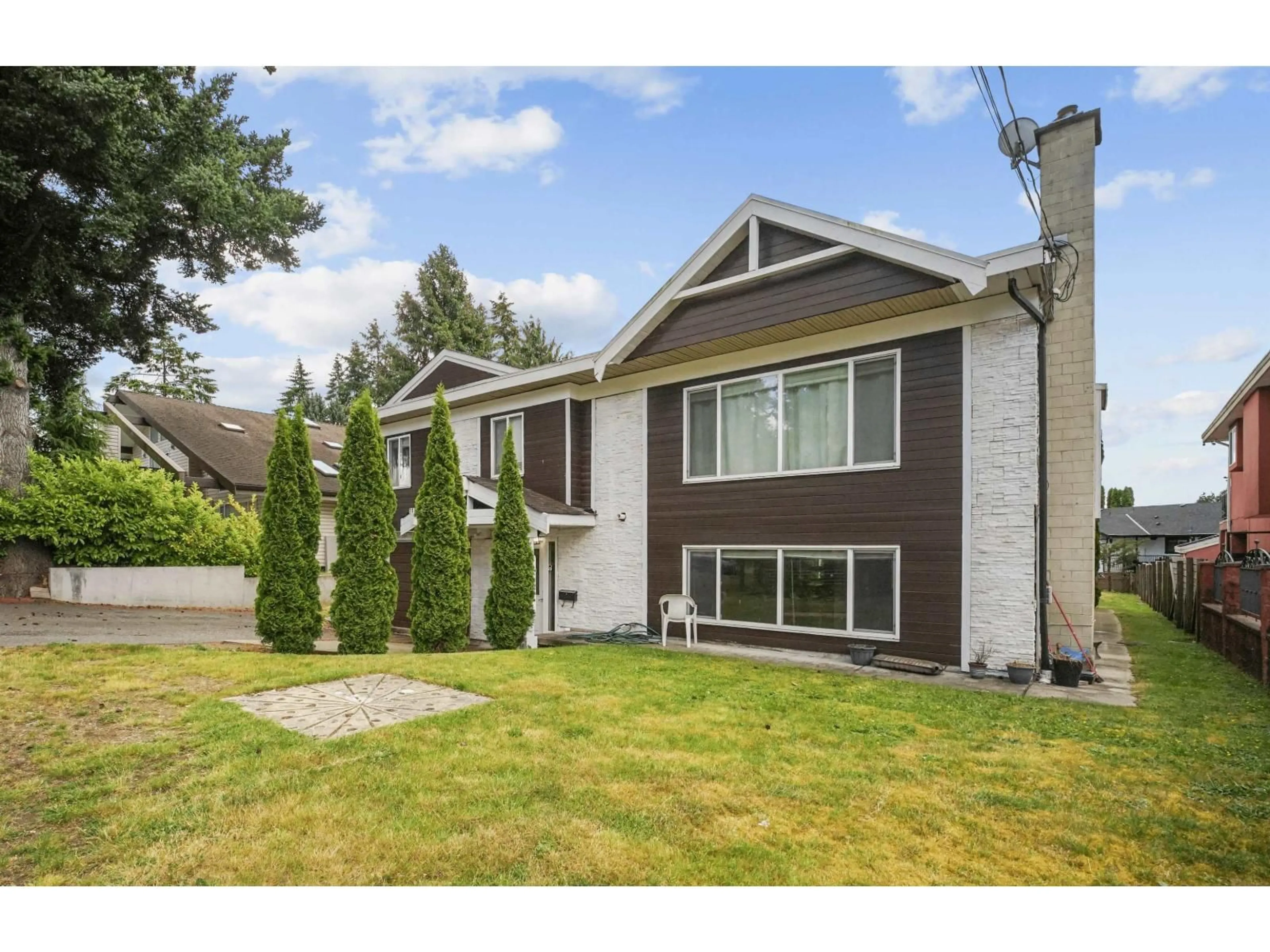 Home with vinyl exterior material, street for 11860 75A AVENUE, Delta British Columbia V4C1J9