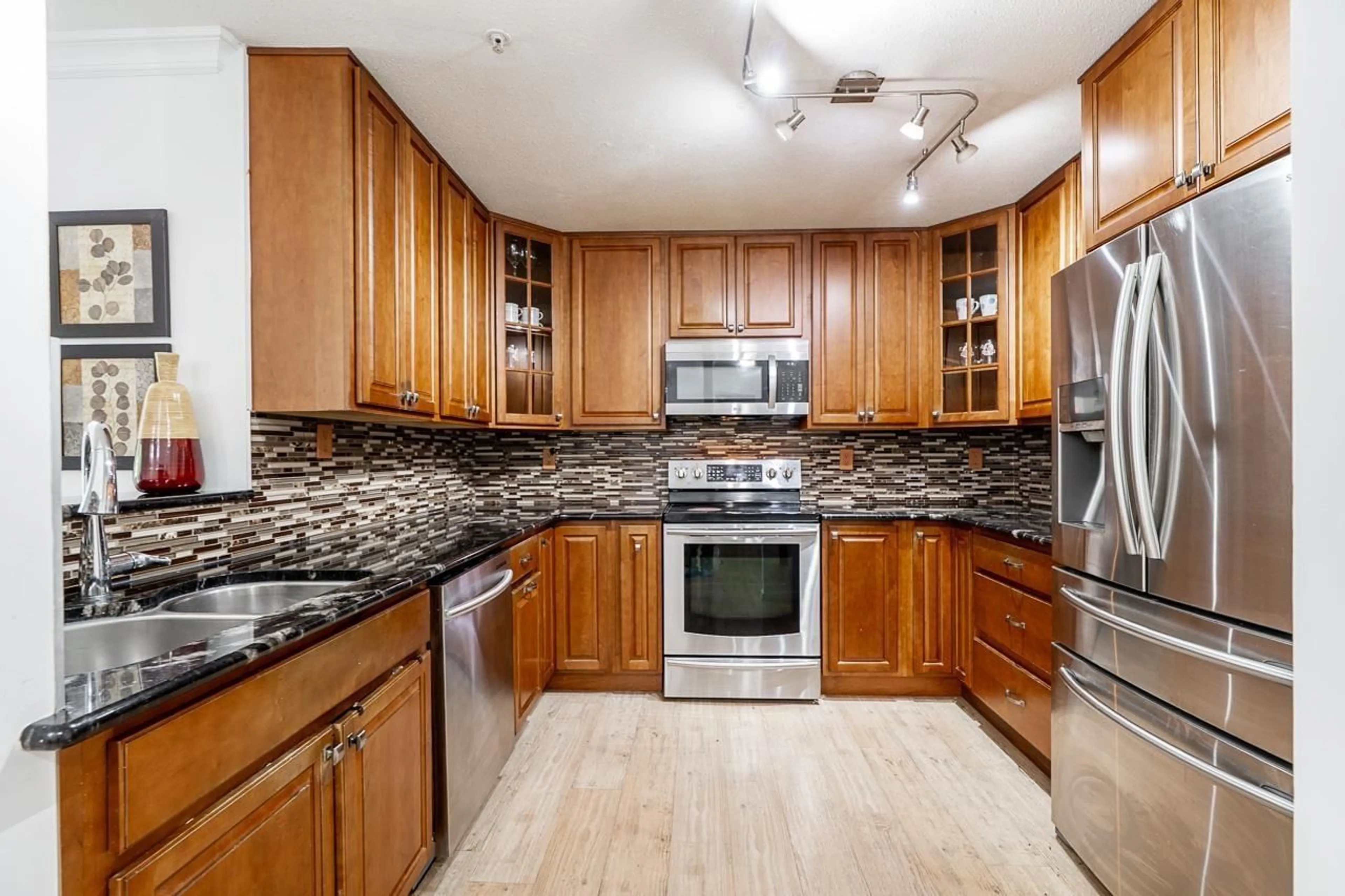 Standard kitchen, unknown for 211 - 20881 56 AVENUE, Langley British Columbia V3A3Z3