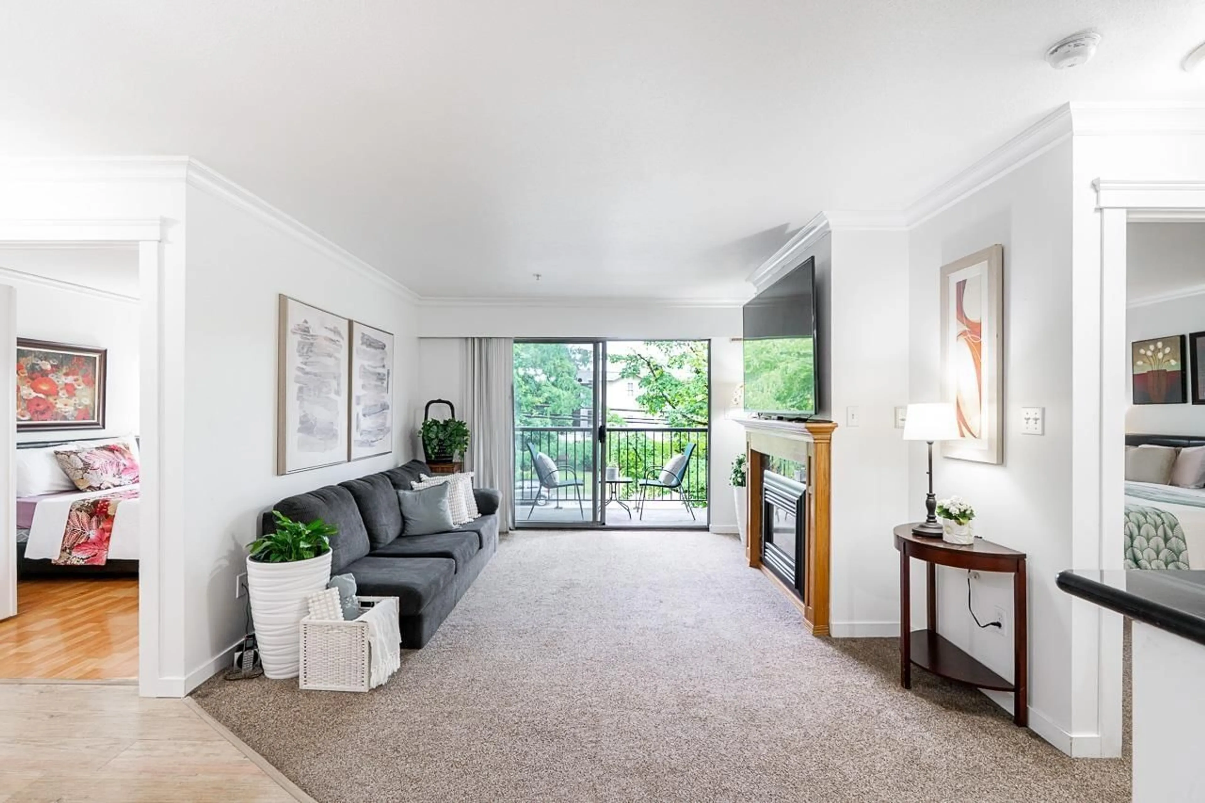 Living room with furniture, carpet floor for 211 - 20881 56 AVENUE, Langley British Columbia V3A3Z3