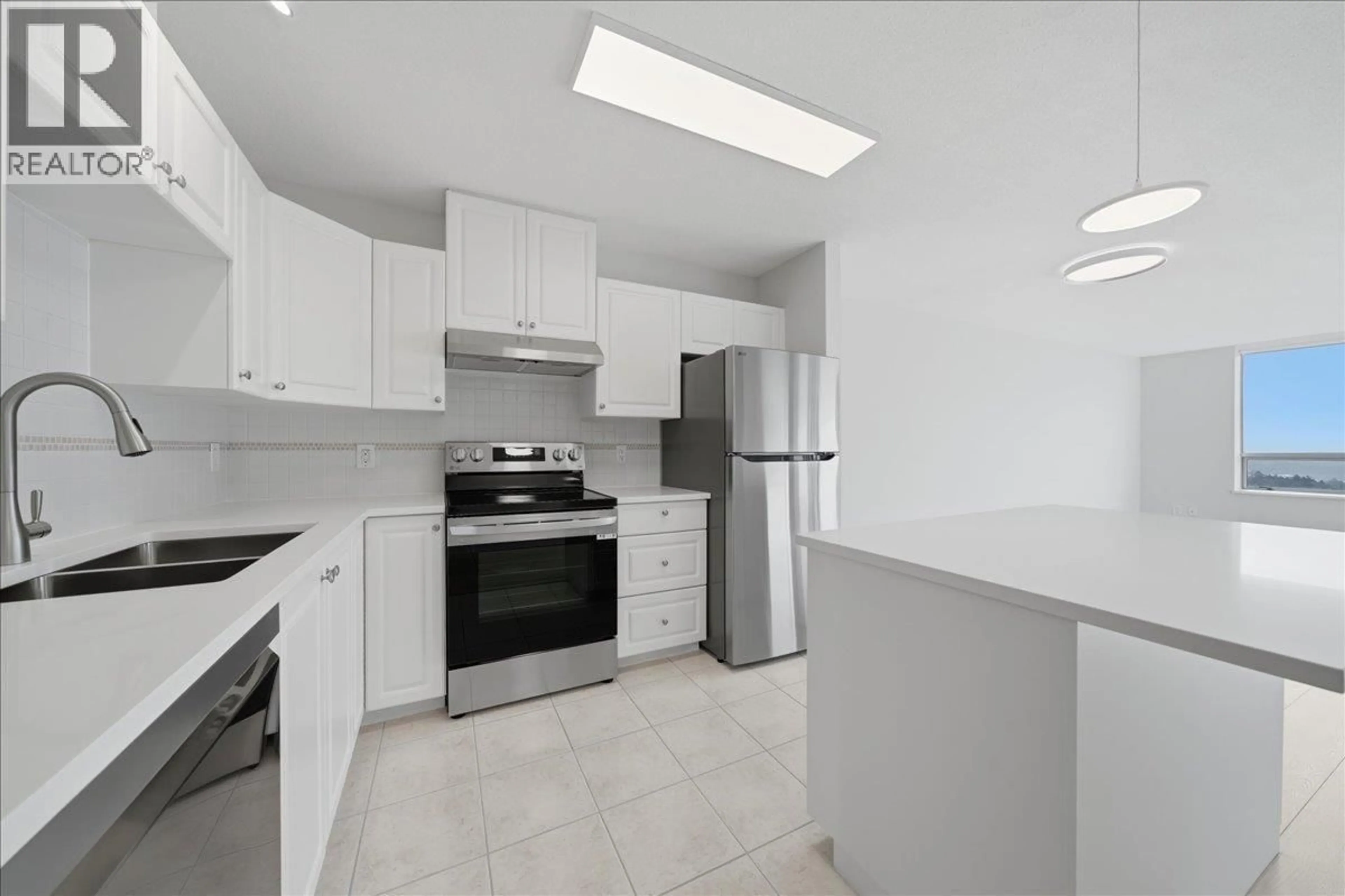 Standard kitchen, ceramic/tile floor for 1406 - 612 SIXTH STREET, New Westminster British Columbia V3L5V2