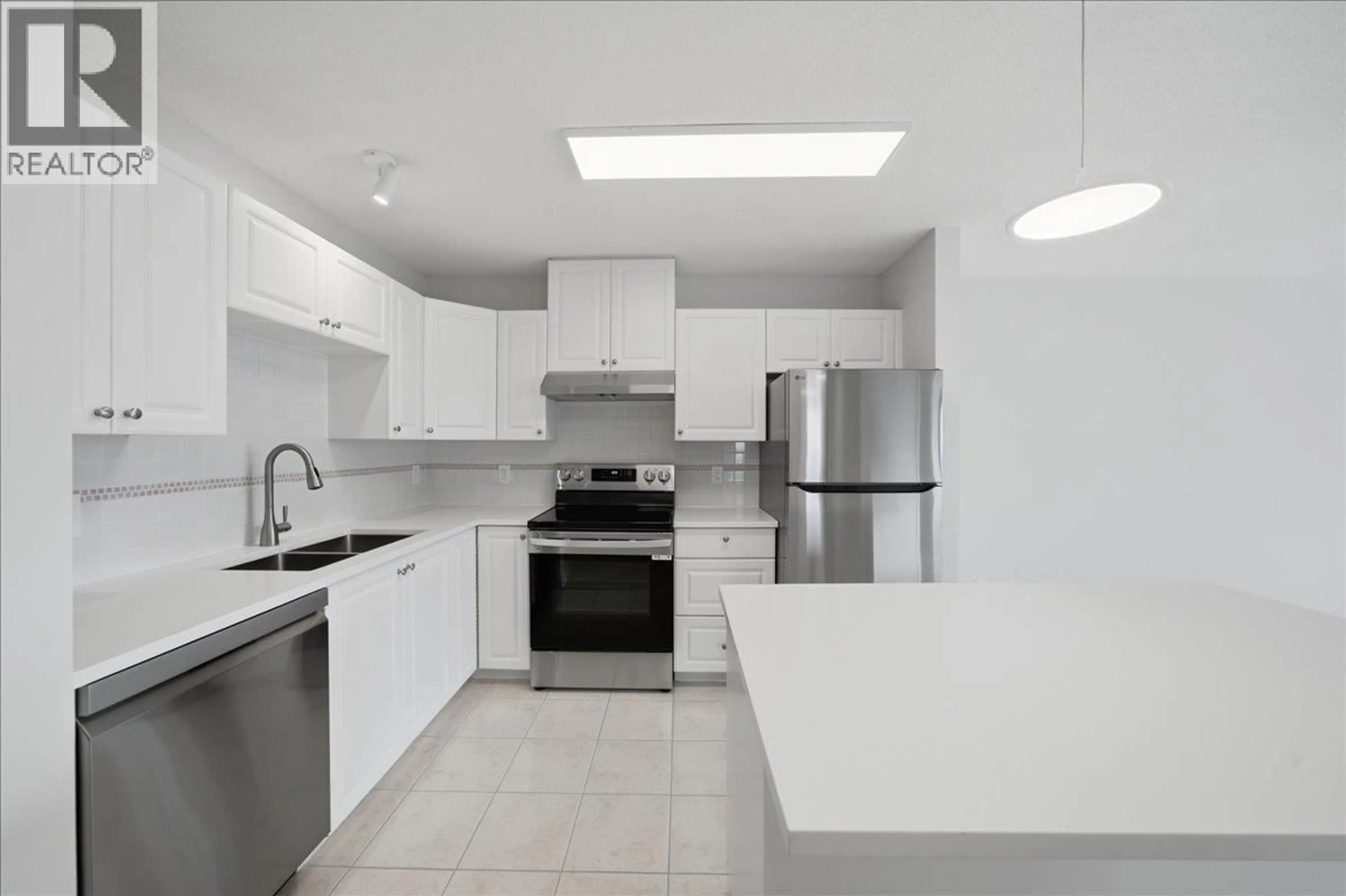 Standard kitchen, unknown for 1406 - 612 SIXTH STREET, New Westminster British Columbia V3L5V2