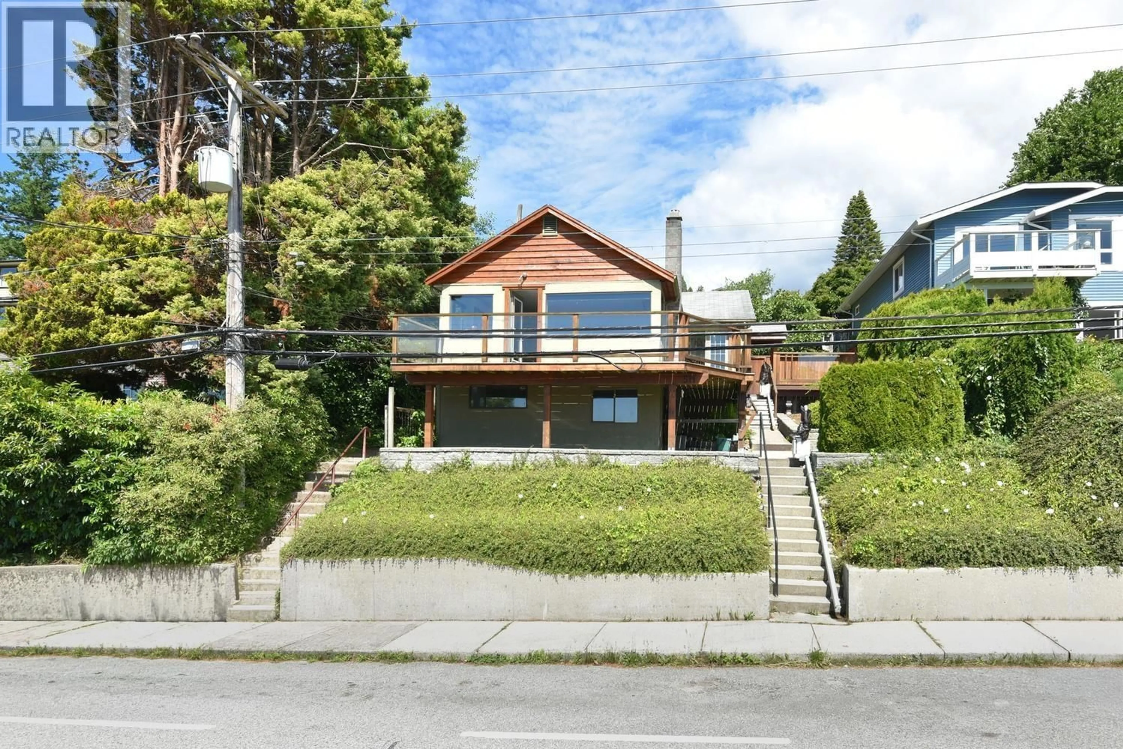 A pic from outside/outdoor area/front of a property/back of a property/a pic from drone, street for 511 FLETCHER ROAD, Gibsons British Columbia V0N1V8