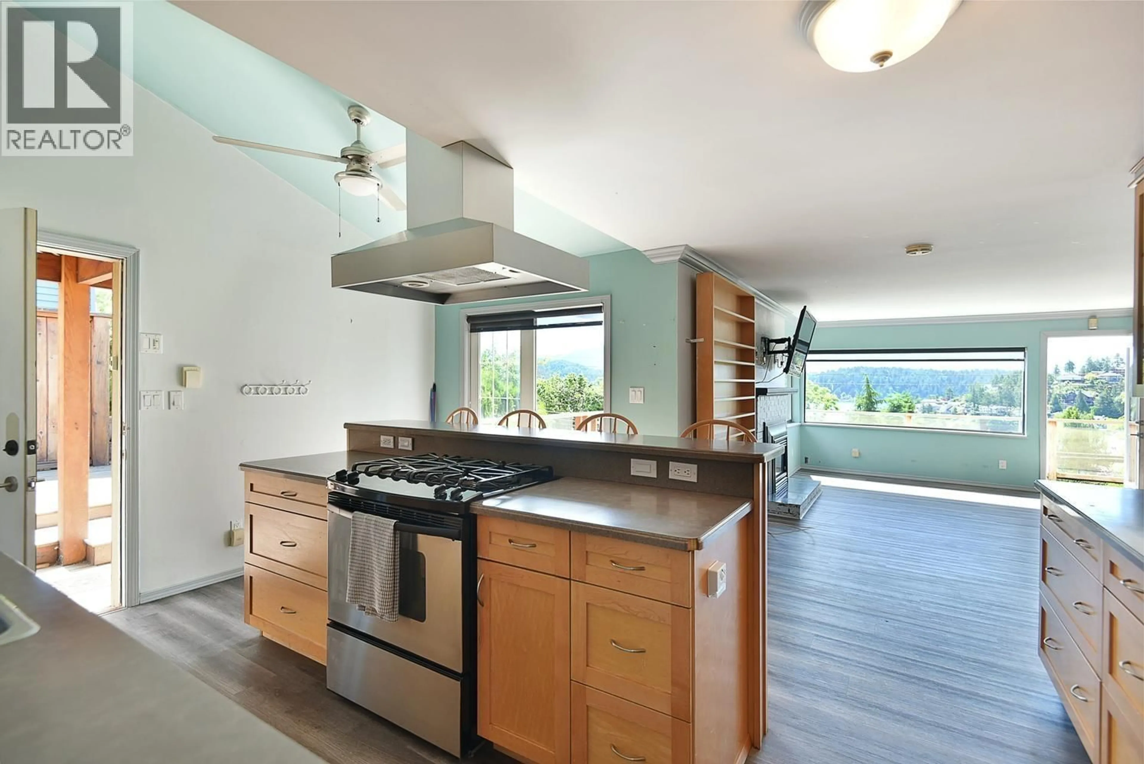 Open concept kitchen, ceramic/tile floor for 511 FLETCHER ROAD, Gibsons British Columbia V0N1V8