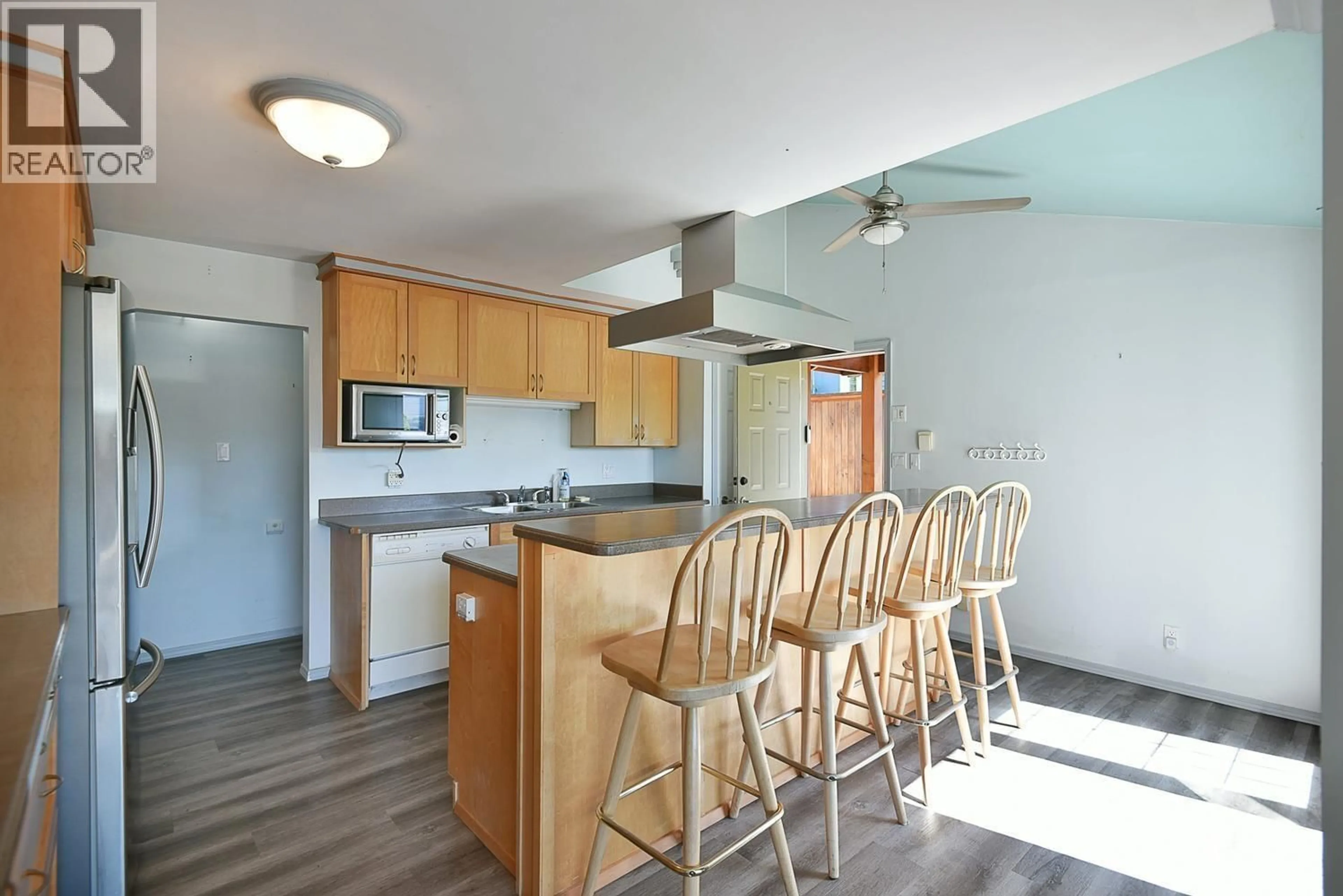 Open concept kitchen, unknown for 511 FLETCHER ROAD, Gibsons British Columbia V0N1V8