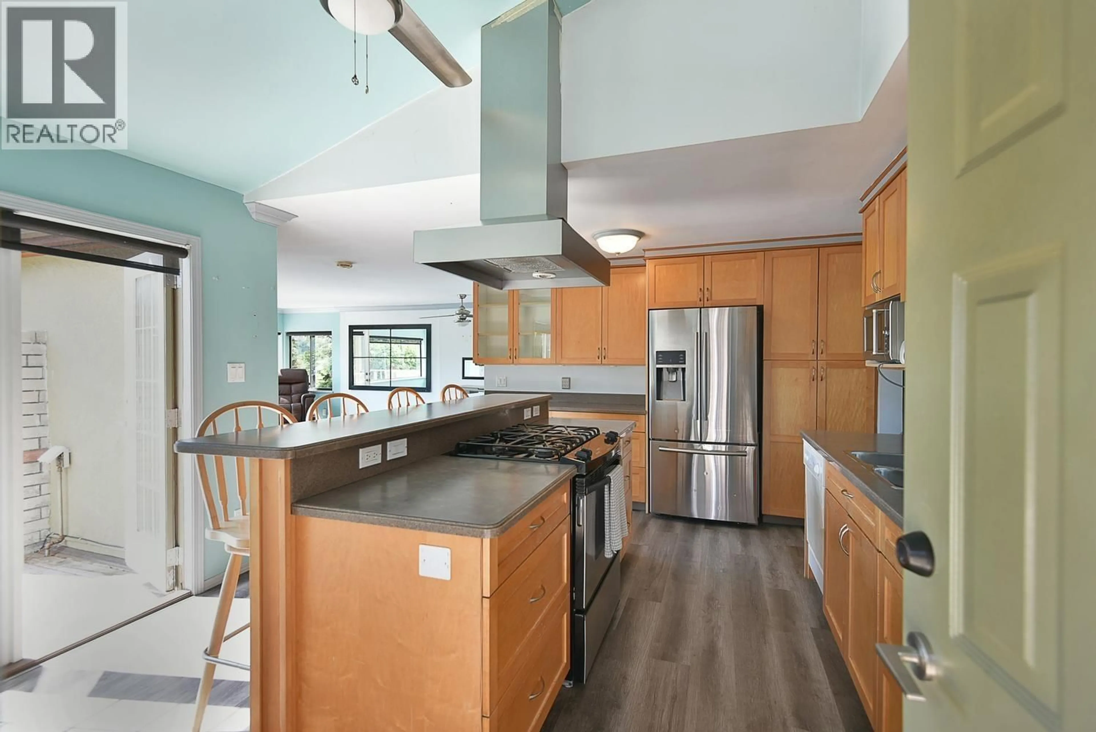 Open concept kitchen, unknown for 511 FLETCHER ROAD, Gibsons British Columbia V0N1V8