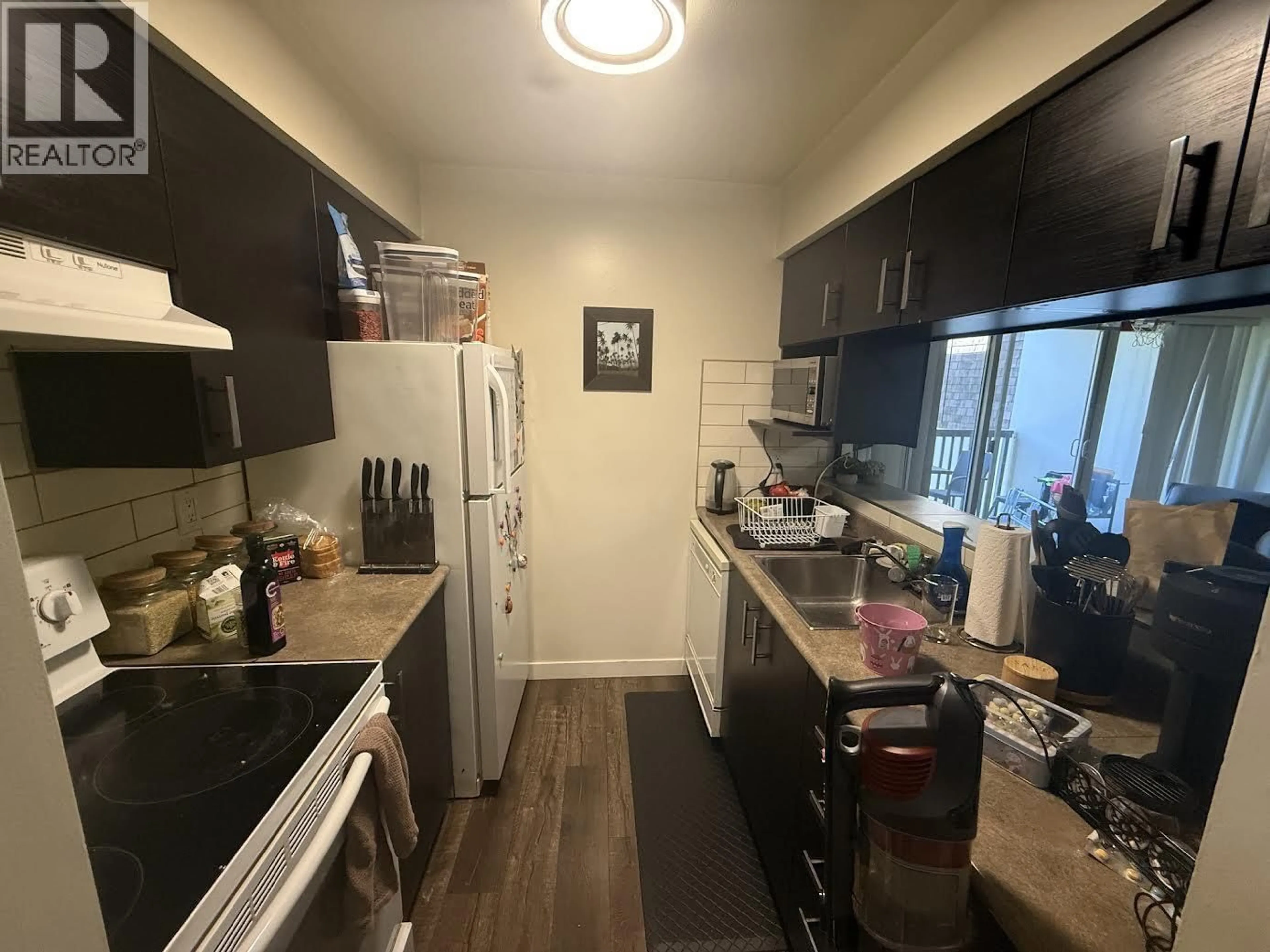 Standard kitchen, unknown for 310 - 9867 MANCHESTER DRIVE, Burnaby British Columbia V3N4P6