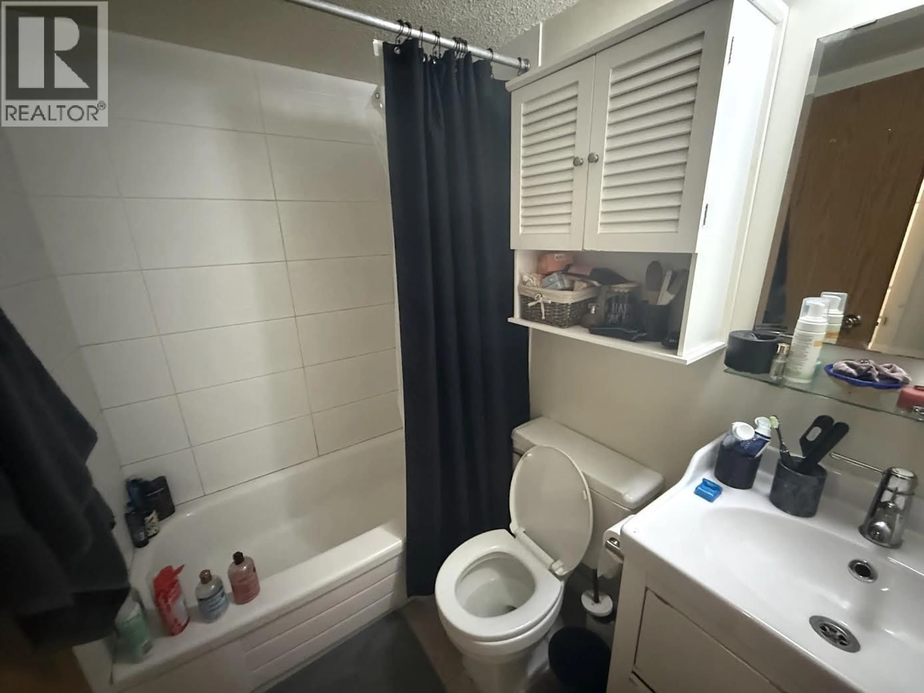 Standard bathroom, floor is not visible for 310 - 9867 MANCHESTER DRIVE, Burnaby British Columbia V3N4P6