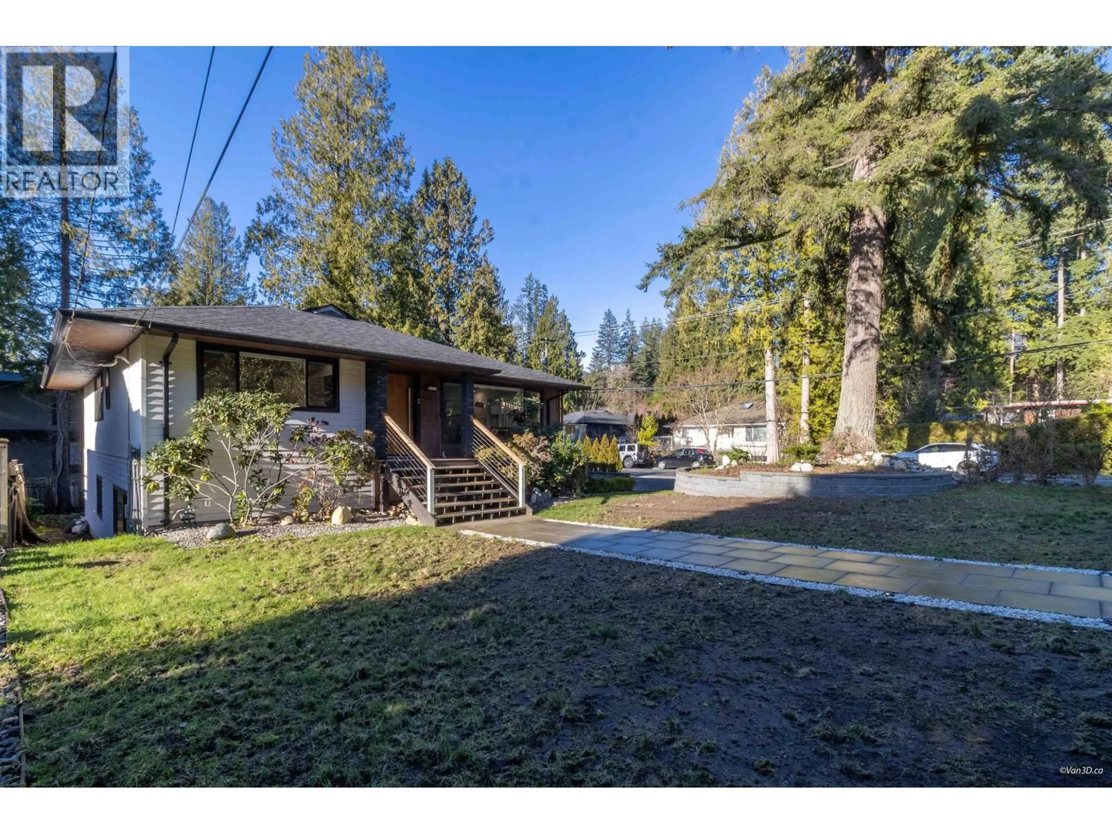 A pic from outside/outdoor area/front of a property/back of a property/a pic from drone, unknown for 4491 PRIMROSE LANE, North Vancouver British Columbia V7R4H1