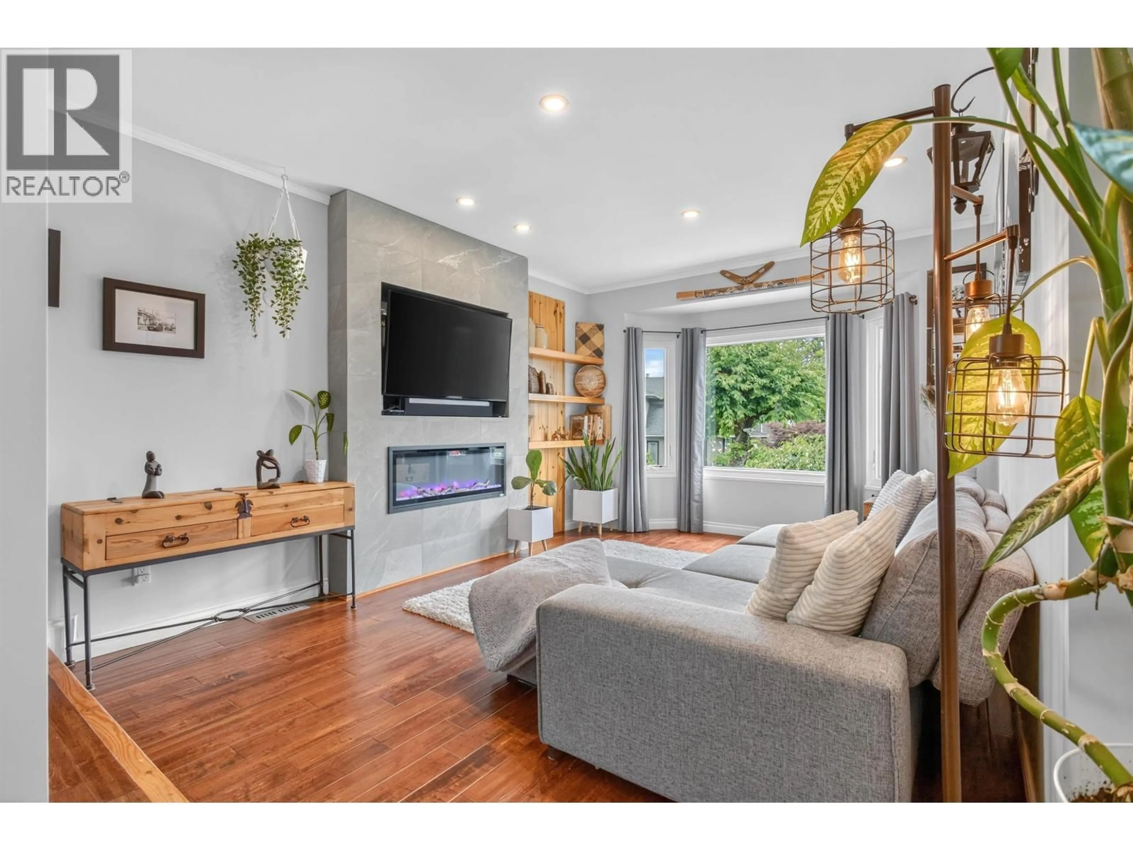 Living room with furniture, wood/laminate floor for 1167 CASTLE CRESCENT, Port Coquitlam British Columbia V3C5E3