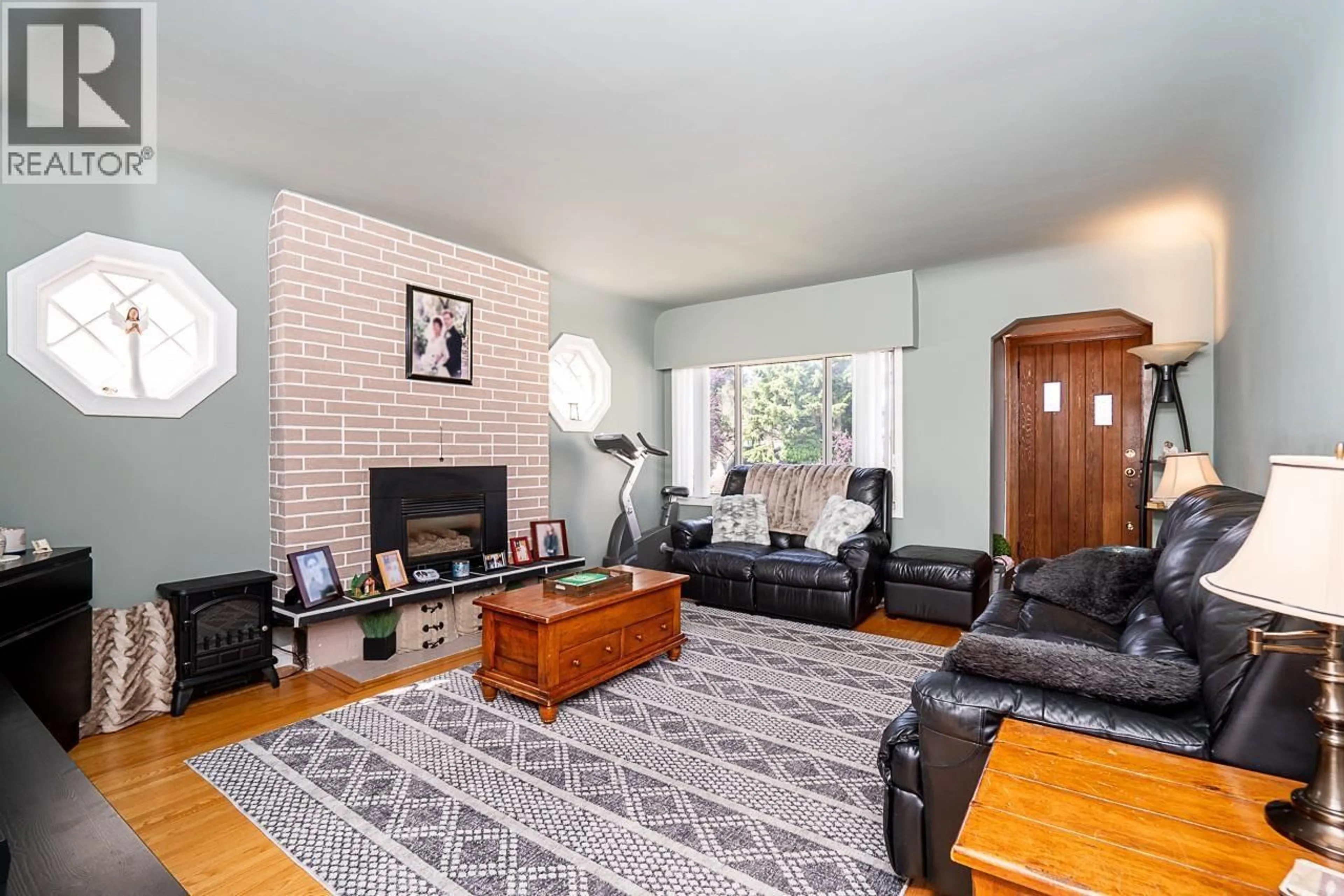 Unknown for 2964 4TH AVENUE, Vancouver British Columbia V5M1L2