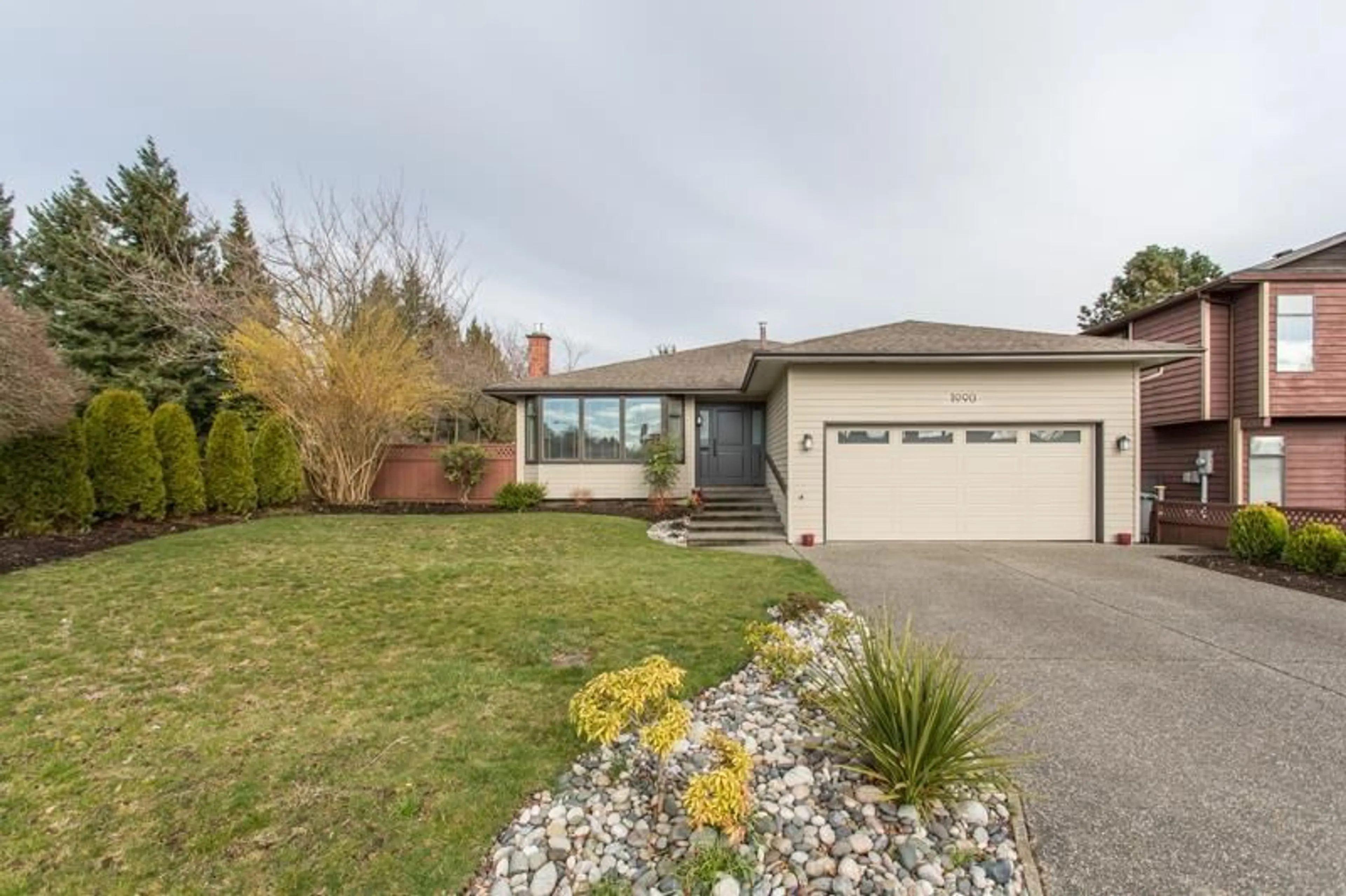 Home with vinyl exterior material, street for 1990 150 STREET, Surrey British Columbia V4A7H8