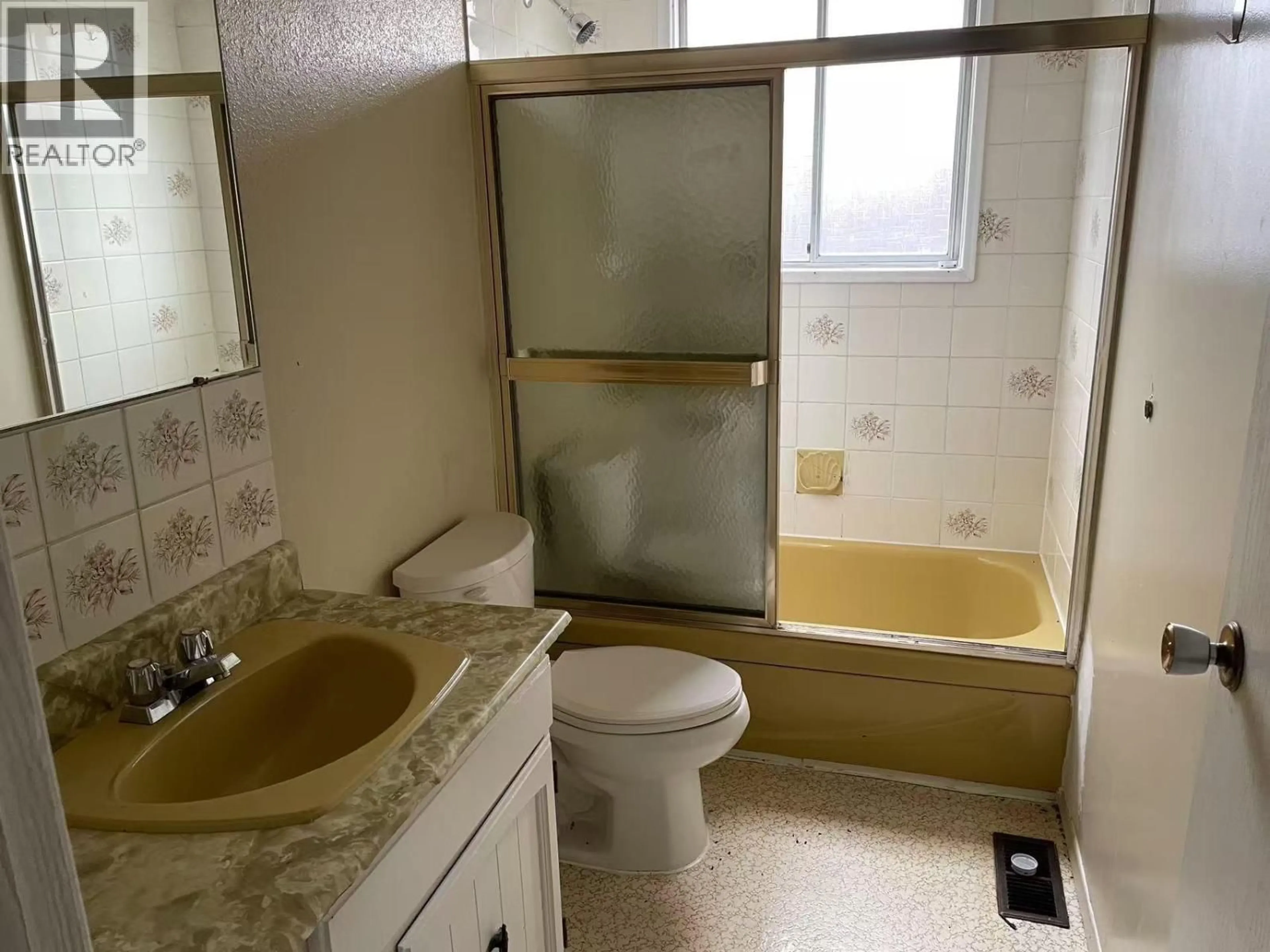 Standard bathroom, ceramic/tile floor for 7151 FRANCIS ROAD, Richmond British Columbia V6Y1A1