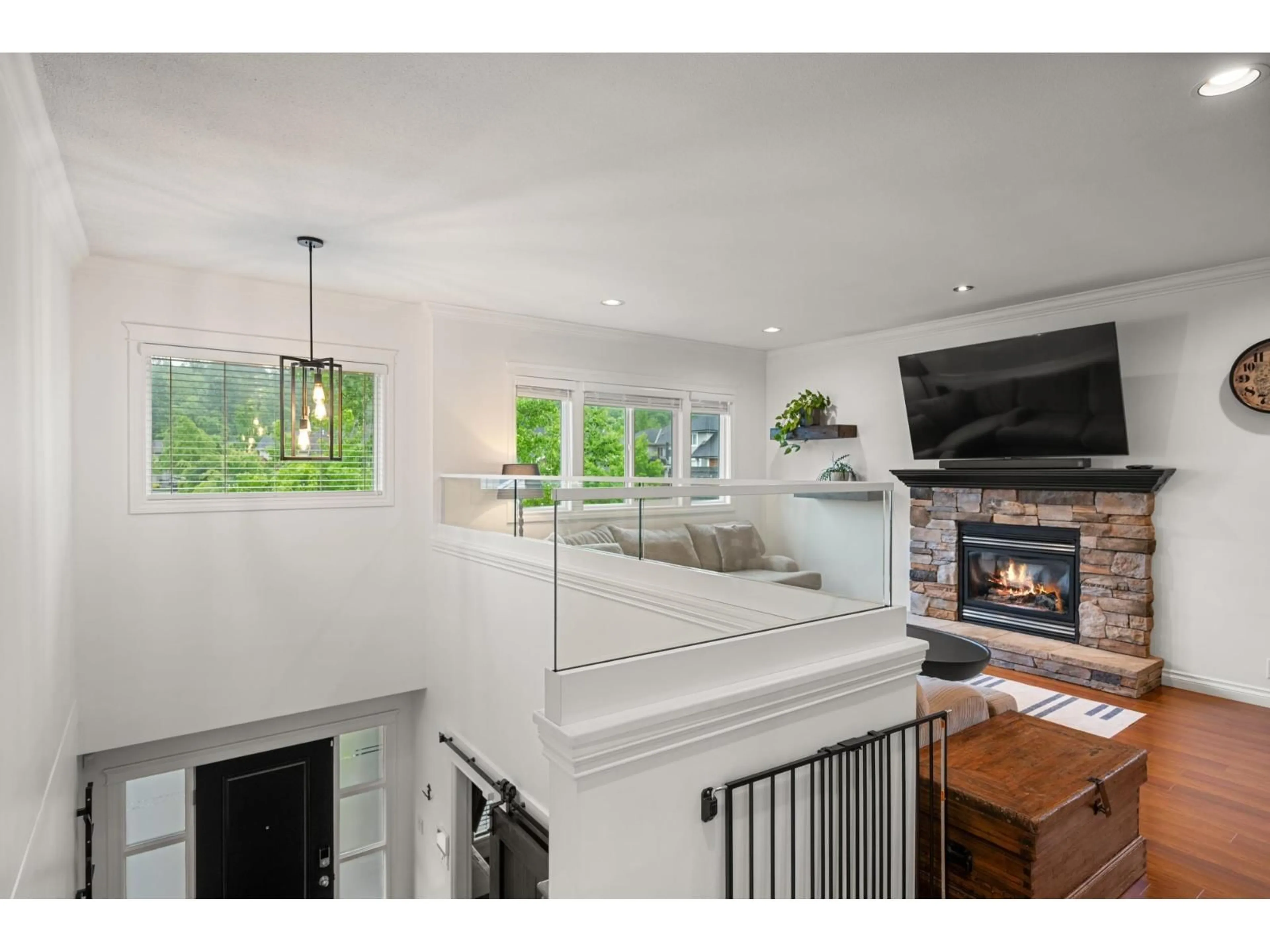 Open concept kitchen, unknown for 3887 ANGUS CRESCENT, Abbotsford British Columbia V3G0A2