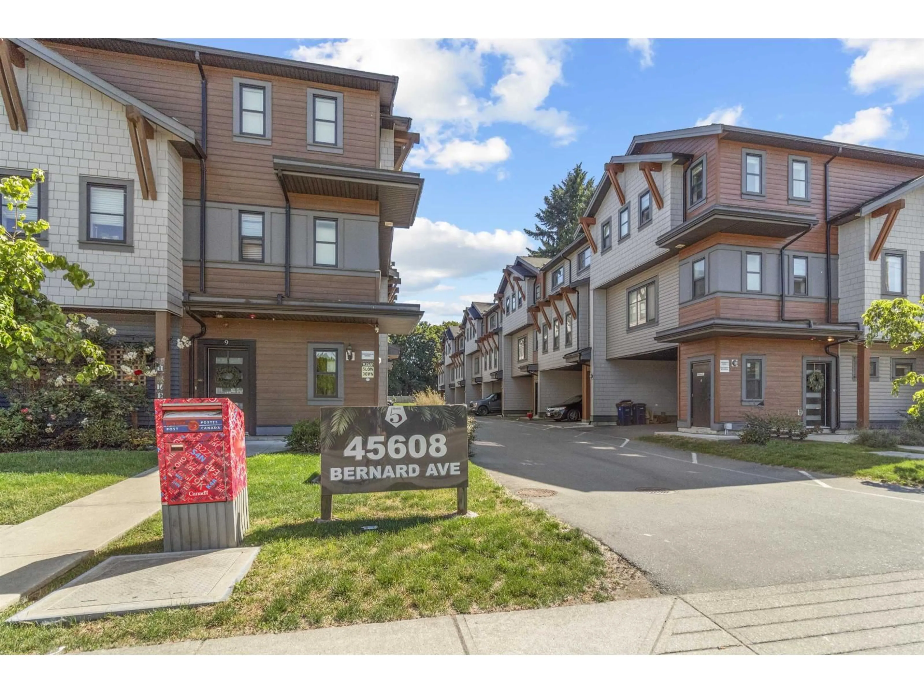 Unknown for 5 - 45608 BERNARD AVENUE, Chilliwack British Columbia V2P1H8