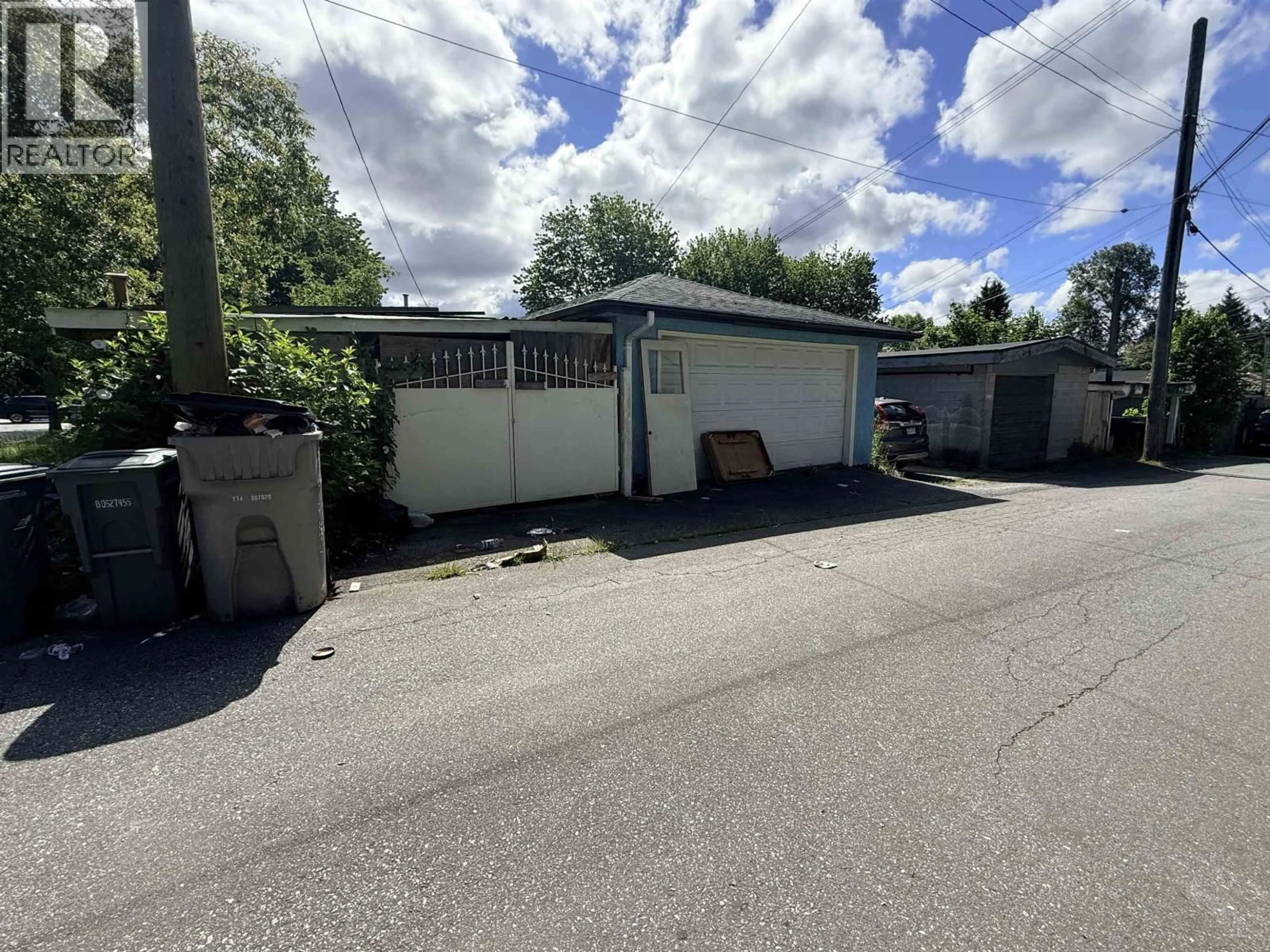 A pic from outside/outdoor area/front of a property/back of a property/a pic from drone, street for 2815 NANAIMO STREET, Vancouver British Columbia V5N5G2