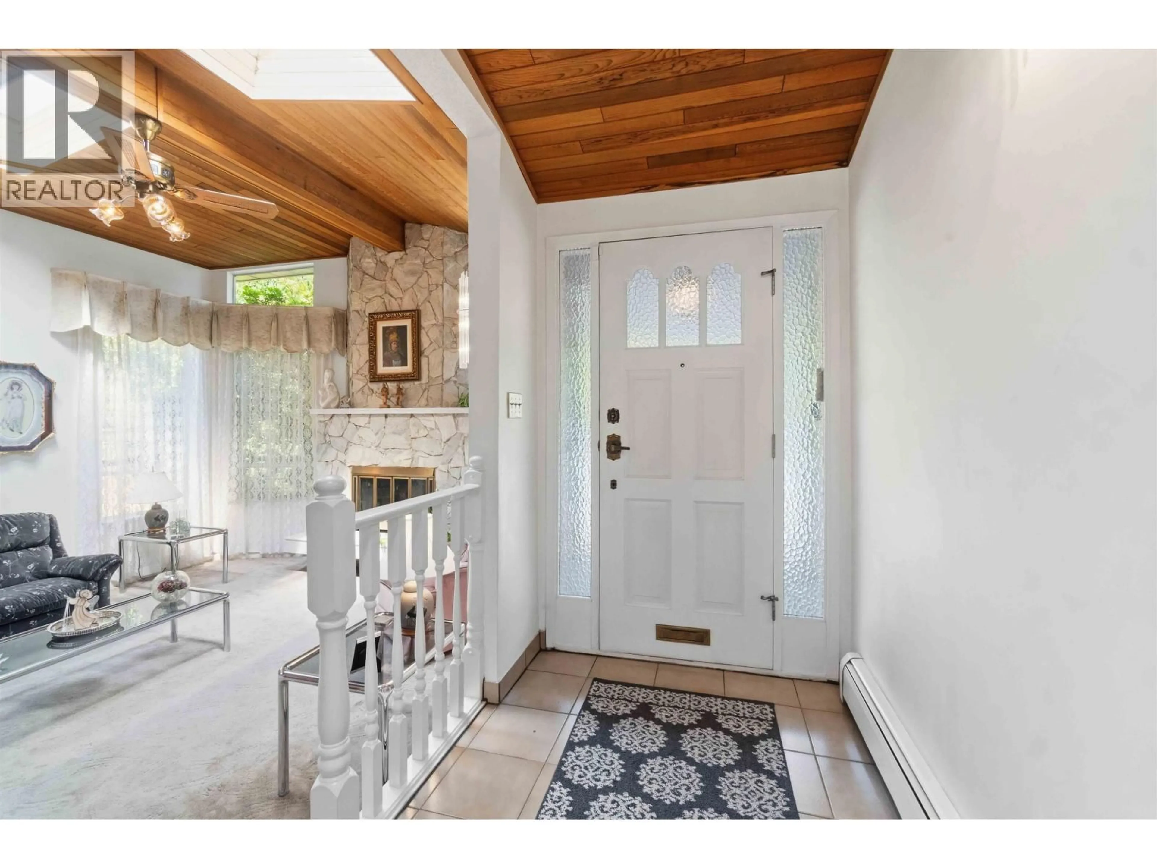 Unknown for 591 CALVIN COURT, Burnaby British Columbia V5A3Y8