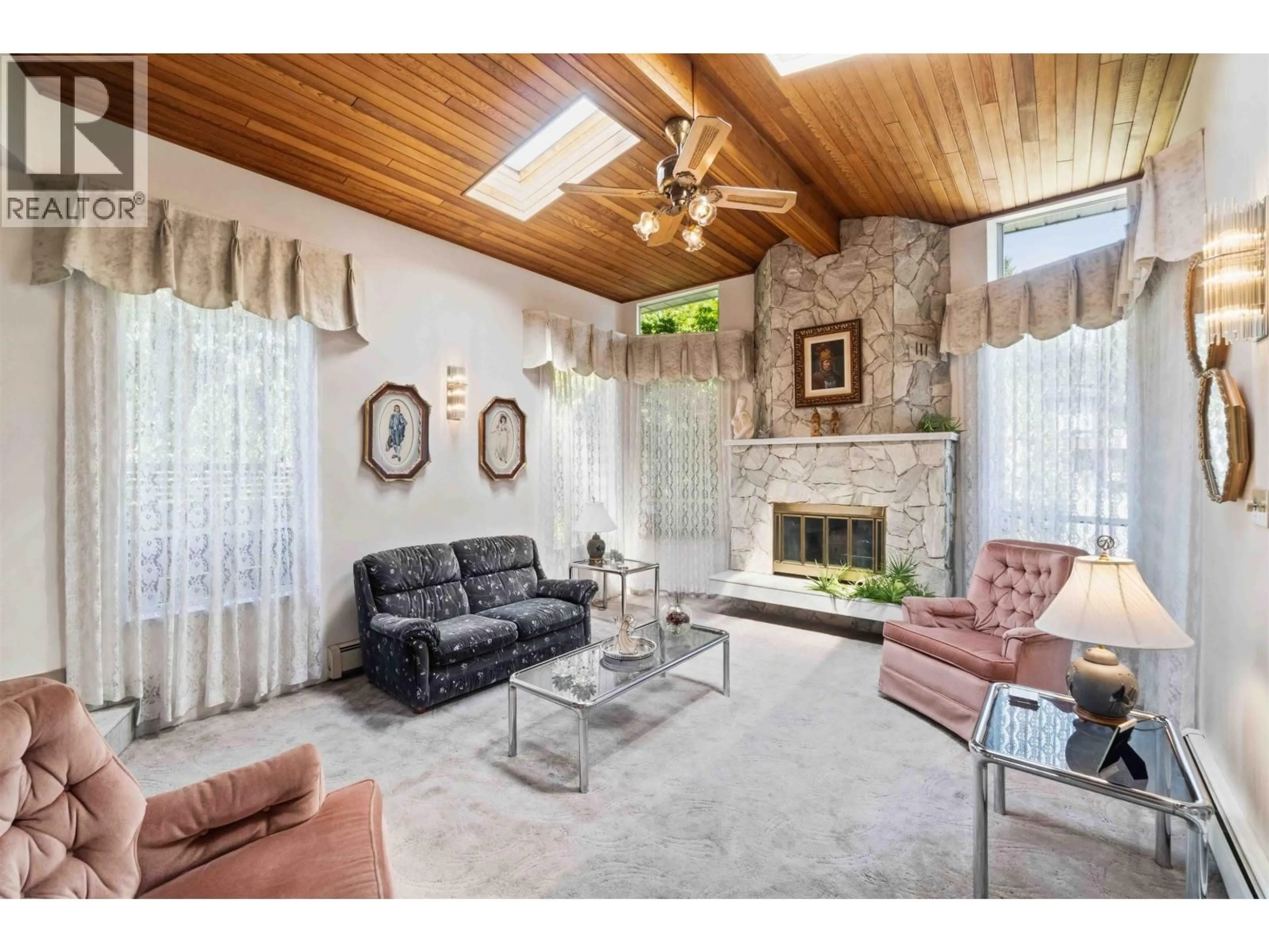 Unknown for 591 CALVIN COURT, Burnaby British Columbia V5A3Y8