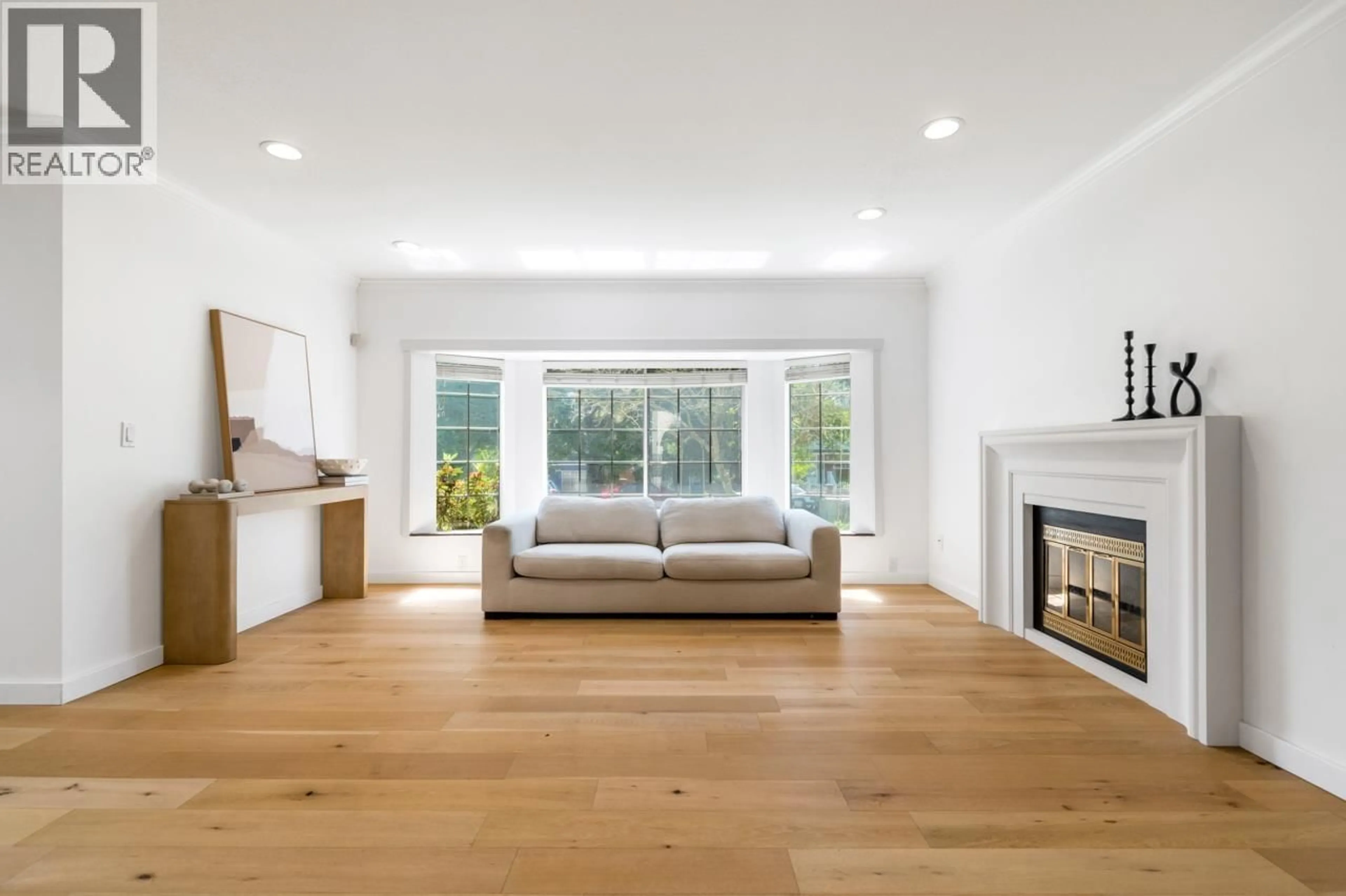 Living room with furniture, wood/laminate floor for 1611 57TH AVENUE, Vancouver British Columbia V5P2B3