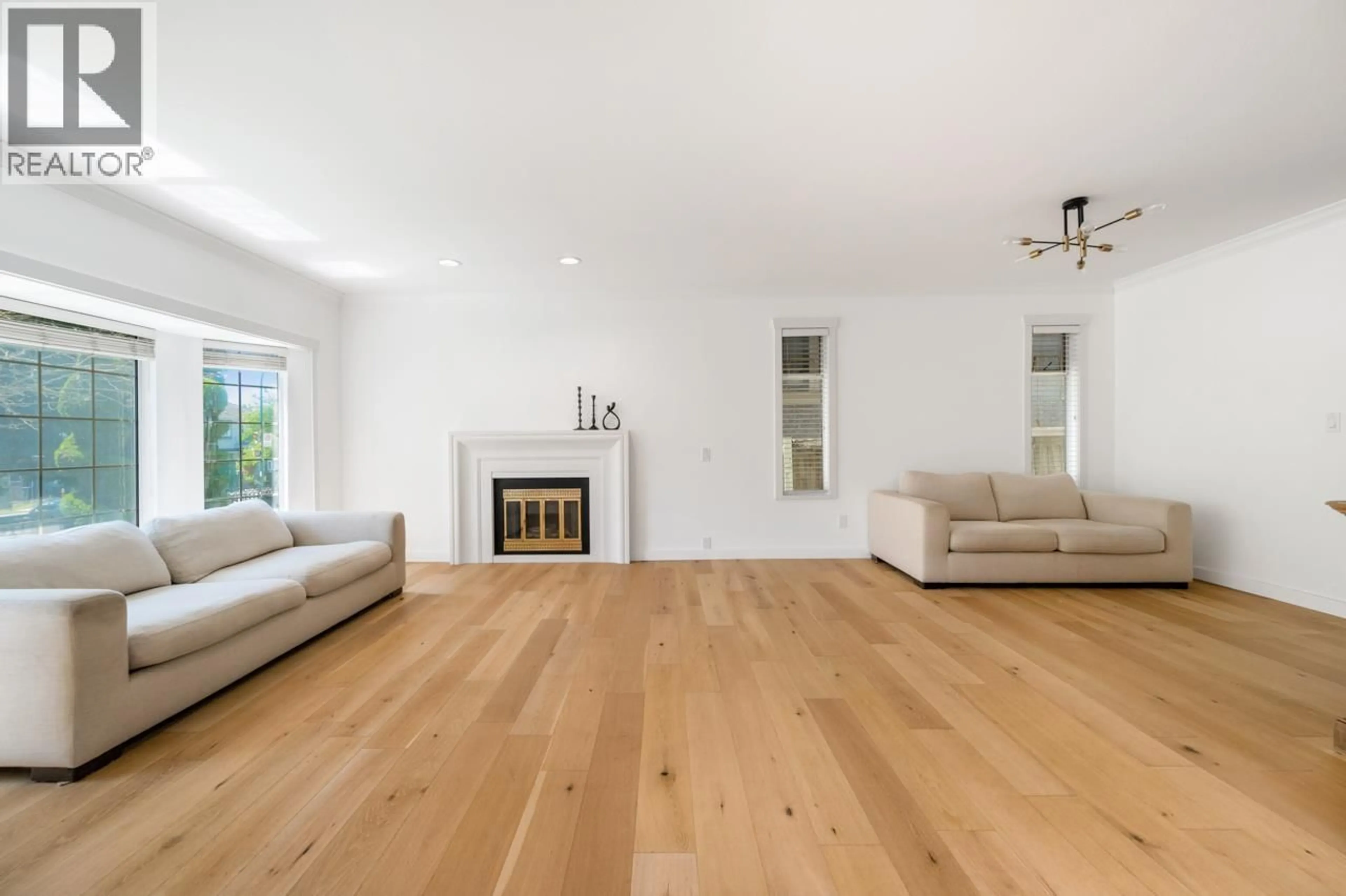 Living room with furniture, wood/laminate floor for 1611 57TH AVENUE, Vancouver British Columbia V5P2B3