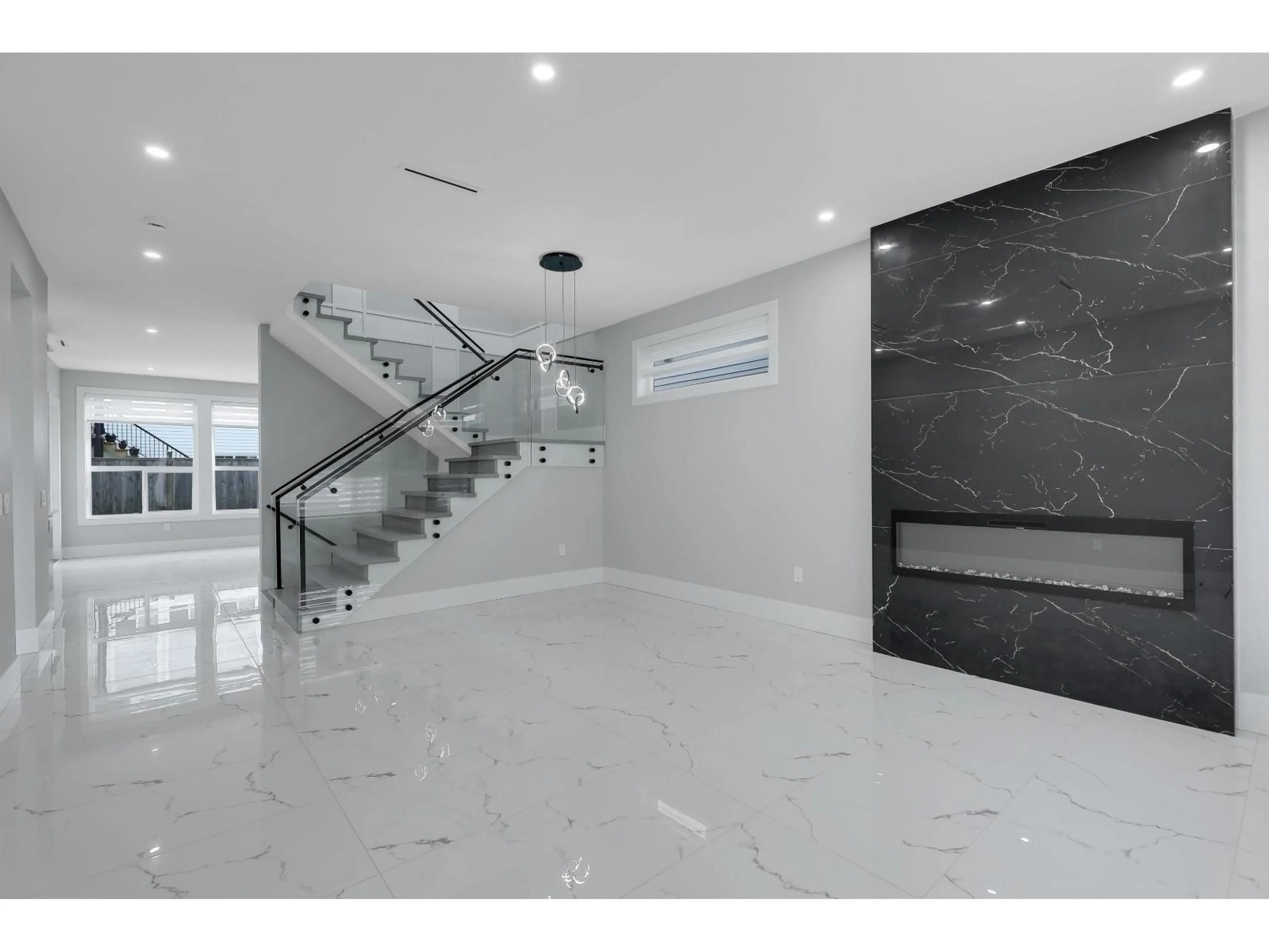 Indoor foyer for 14750 62A STREET, Surrey British Columbia V3S6N4