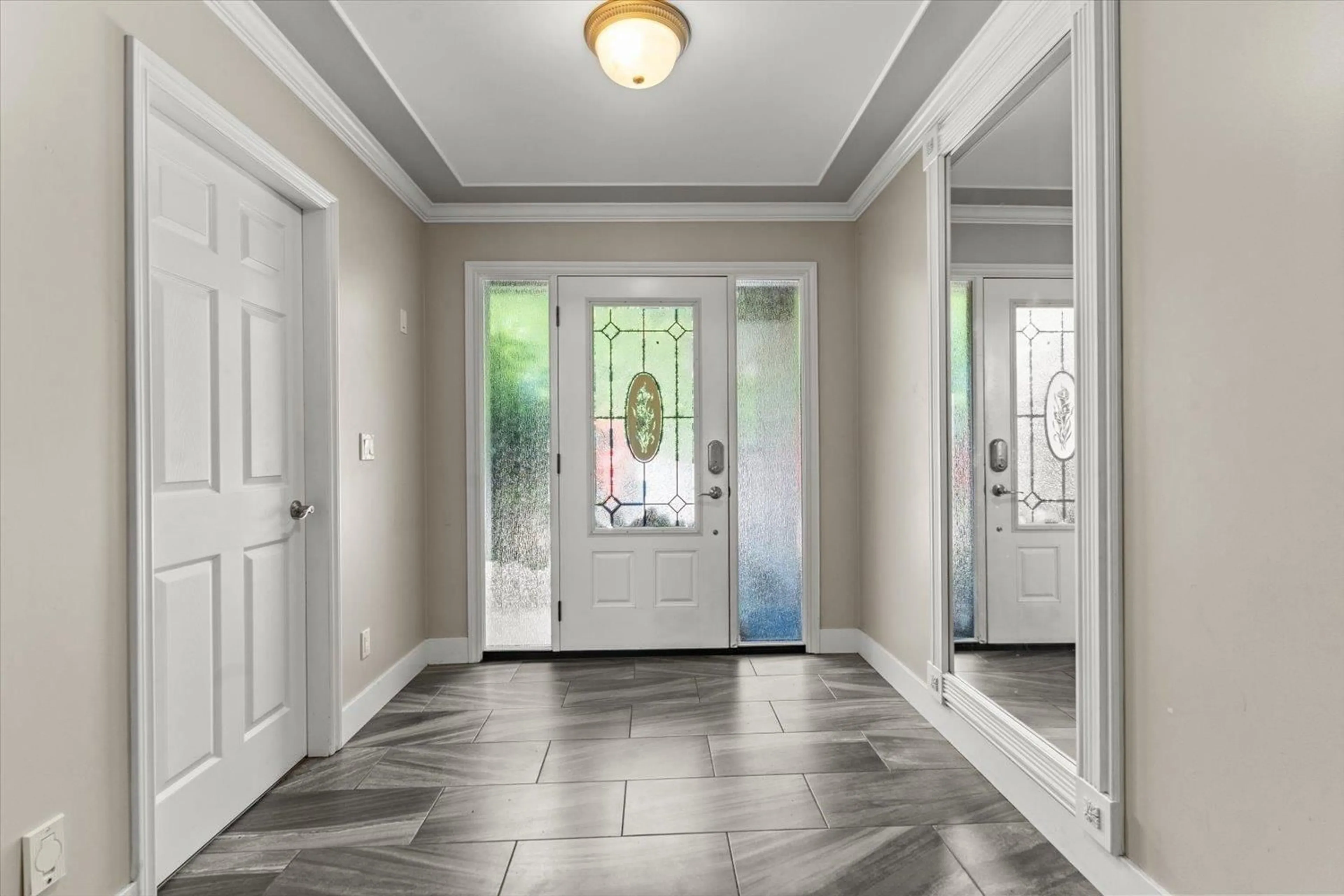 Indoor entryway for 35702 TIMBERLANE DRIVE, Abbotsford British Columbia V3G1G3