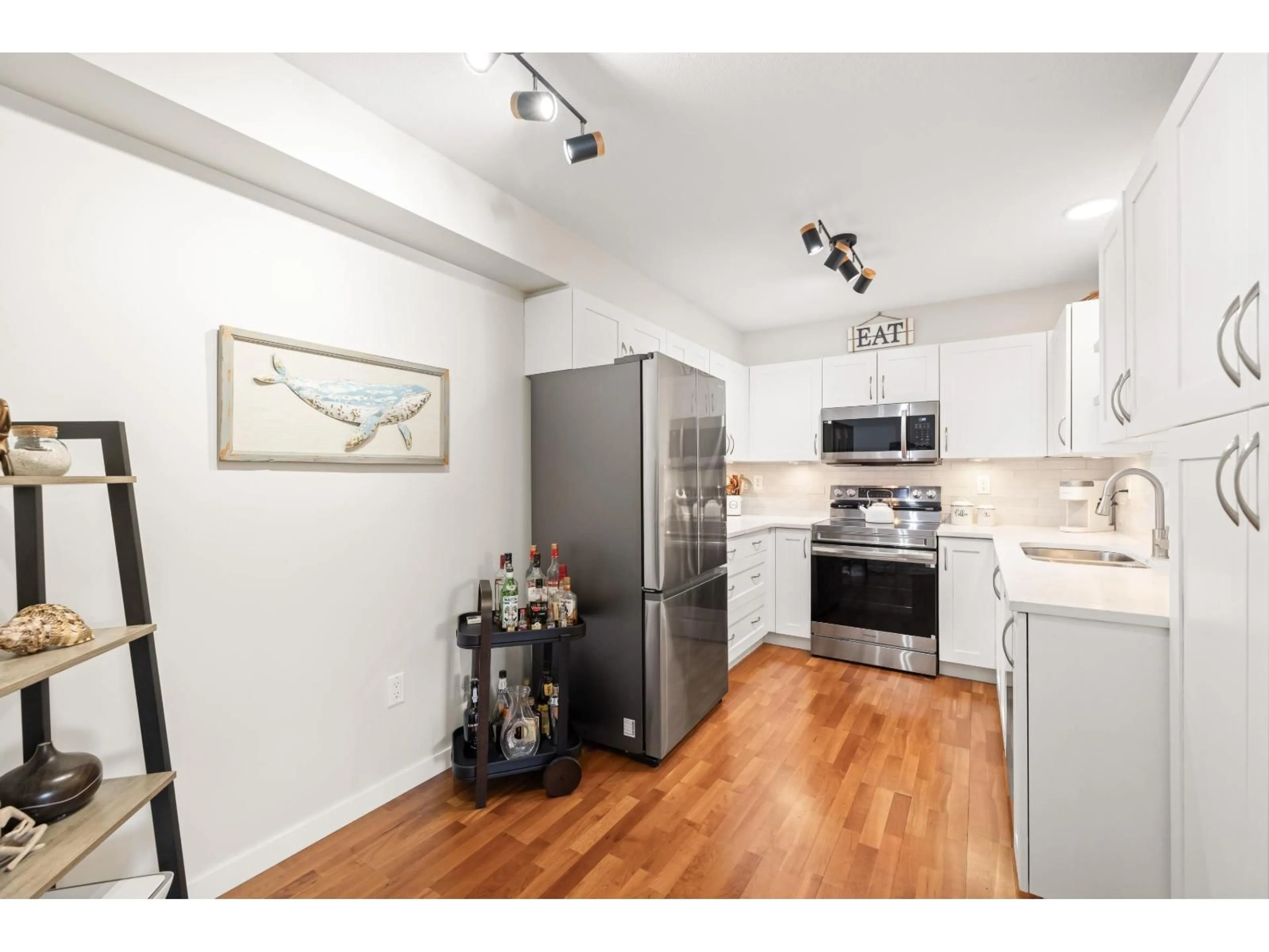 Unknown for 403 - 15621 MARINE DRIVE, White Rock British Columbia V4B1E1
