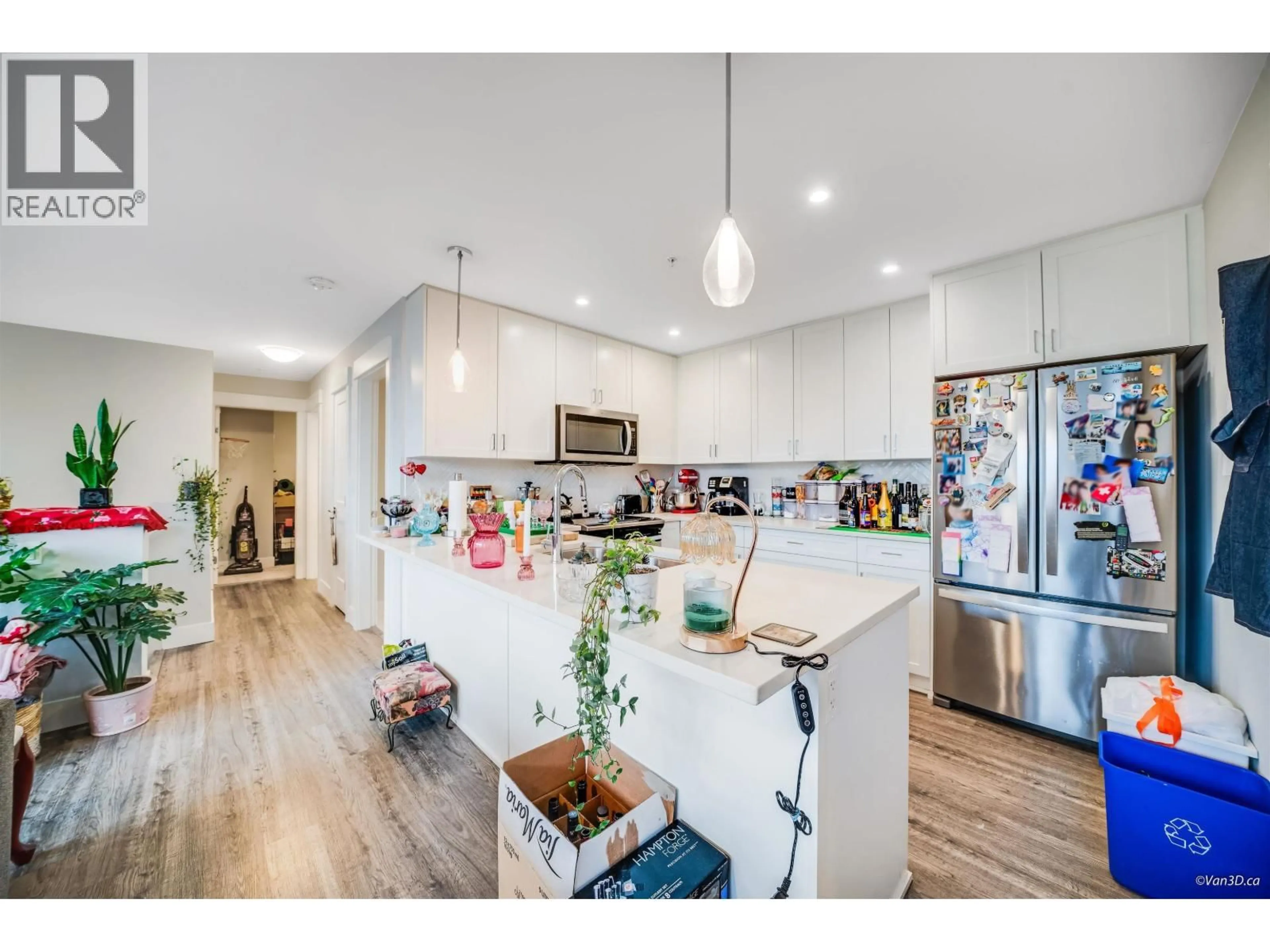 Open concept kitchen, wood/laminate floor for 4170 - 2180 KELLY AVENUE, Coquitlam British Columbia V3C0L1
