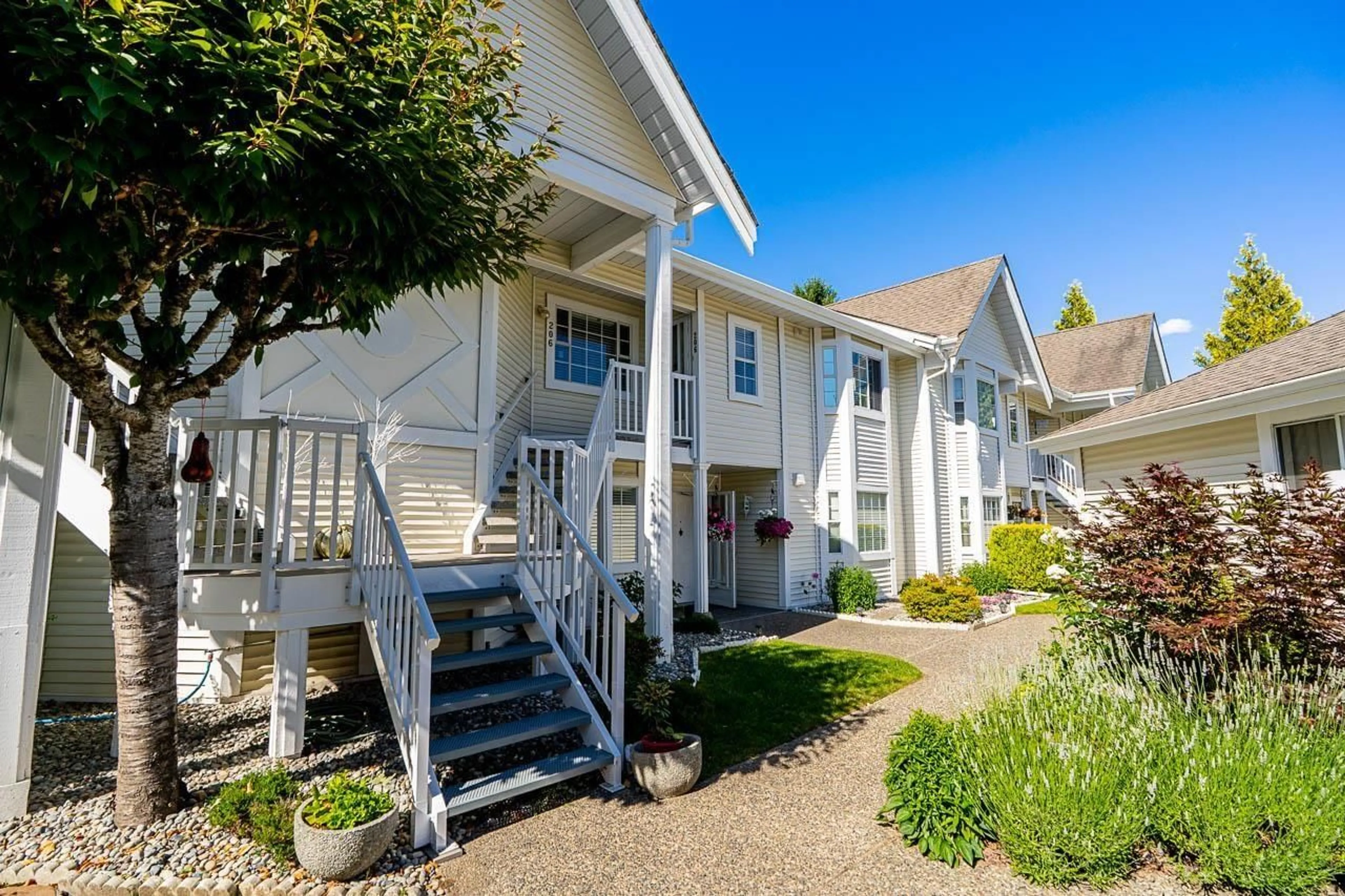 Unknown for 206 - 9109 154 STREET, Surrey British Columbia V3R9G8