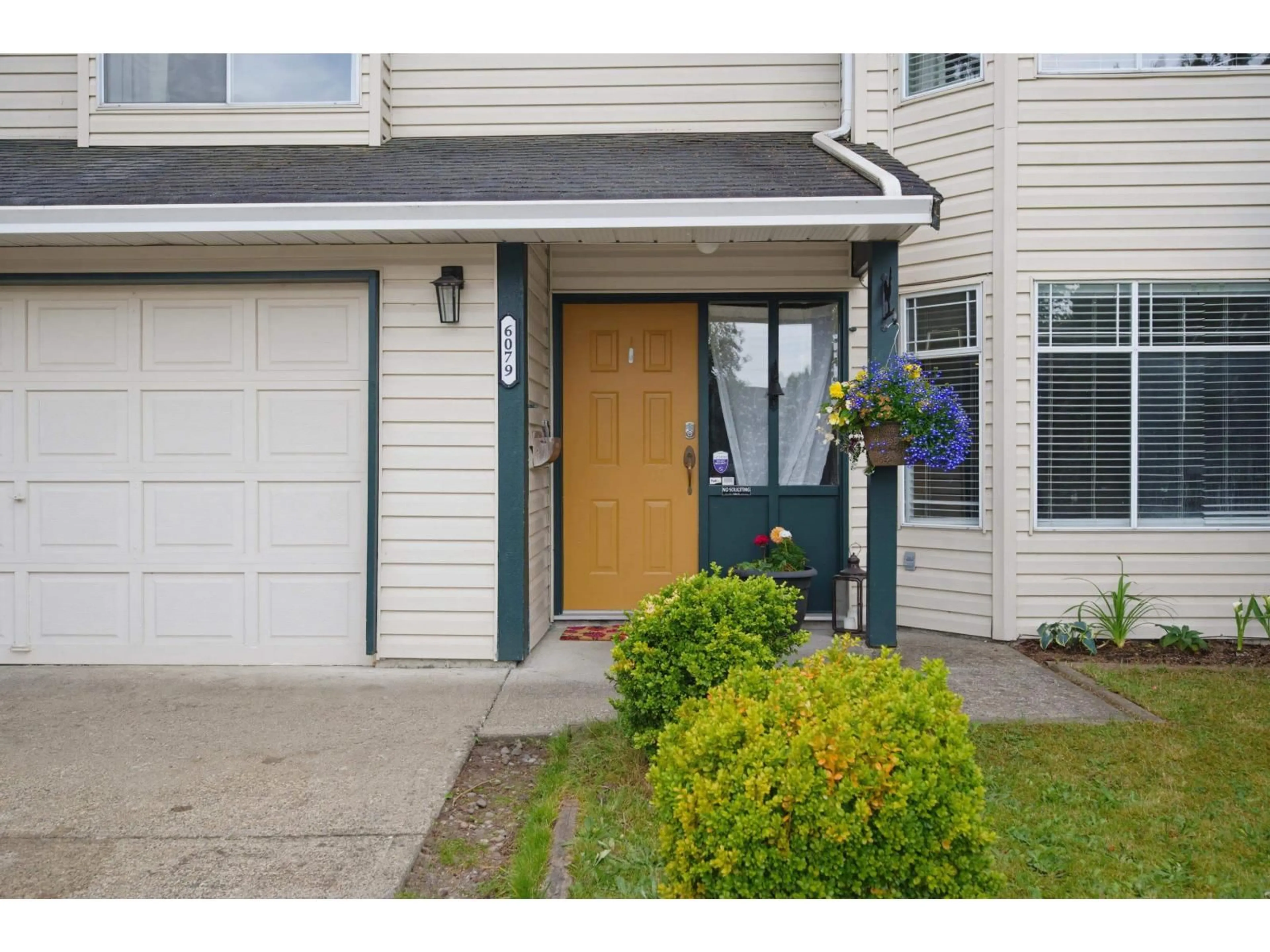 Indoor entryway for 6079 173A STREET, Surrey British Columbia V3S6Y3