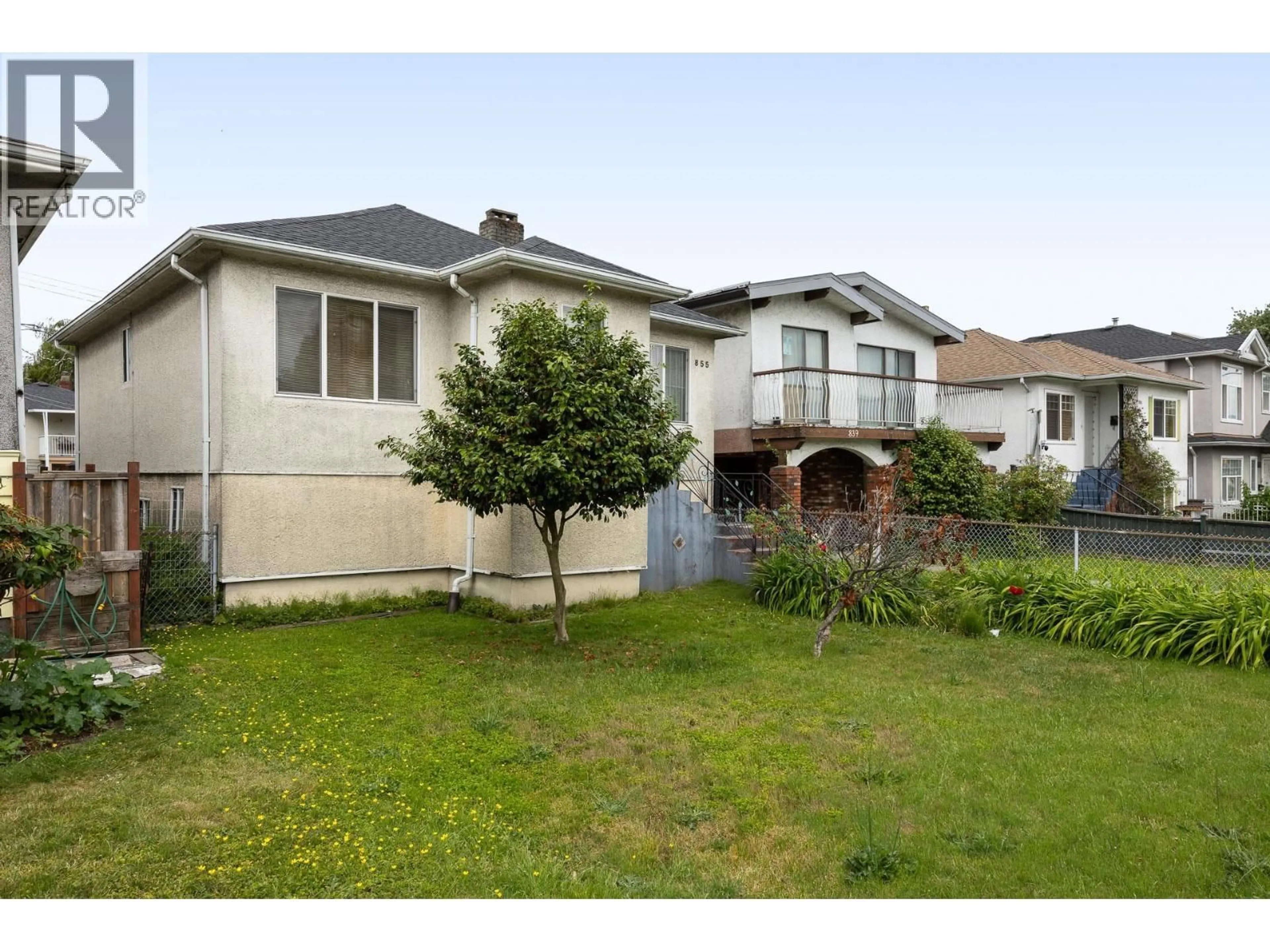 A pic from outside/outdoor area/front of a property/back of a property/a pic from drone, street for 855 NANAIMO STREET, Vancouver British Columbia V5L4S8
