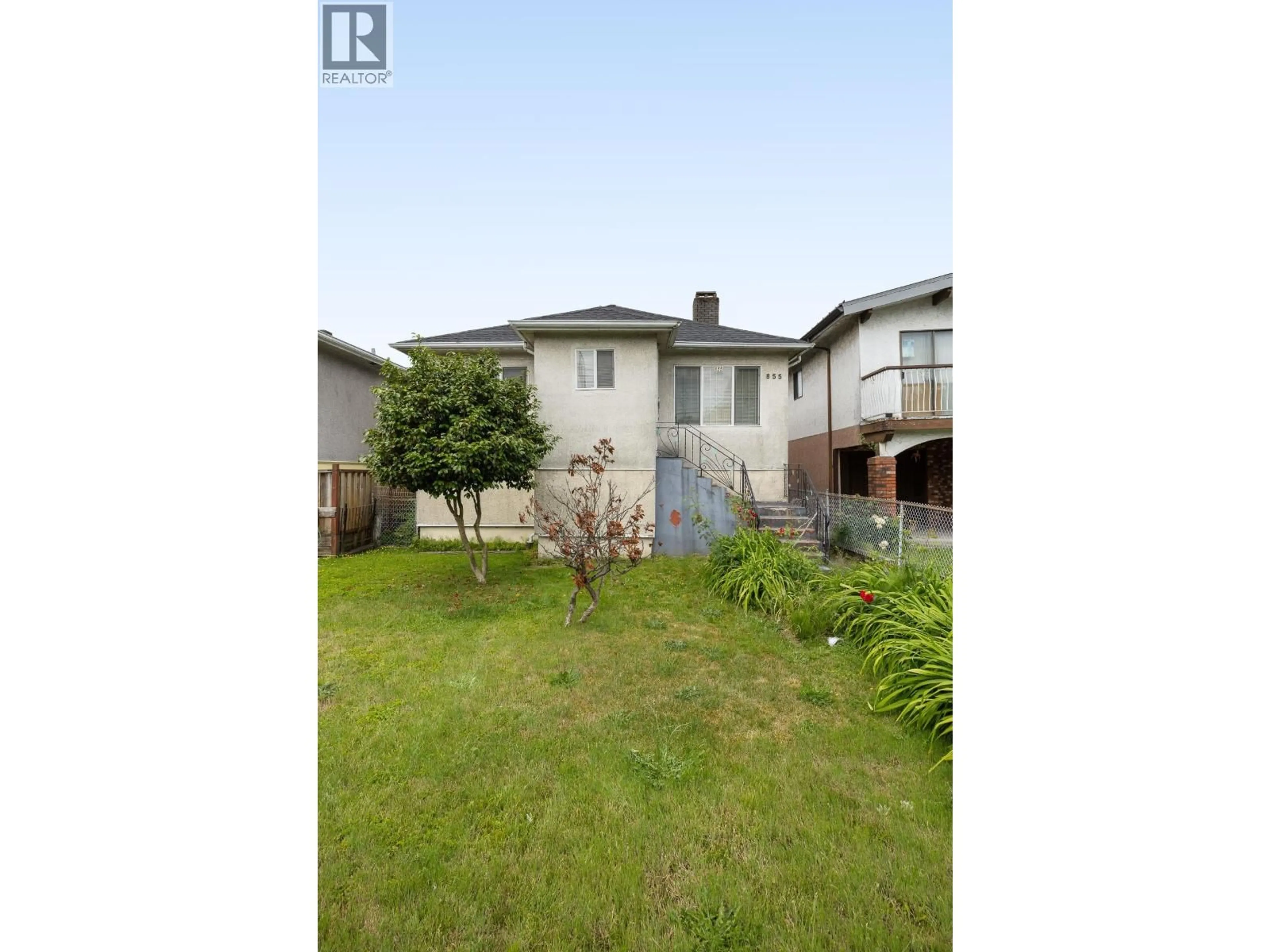 A pic from outside/outdoor area/front of a property/back of a property/a pic from drone, street for 855 NANAIMO STREET, Vancouver British Columbia V5L4S8