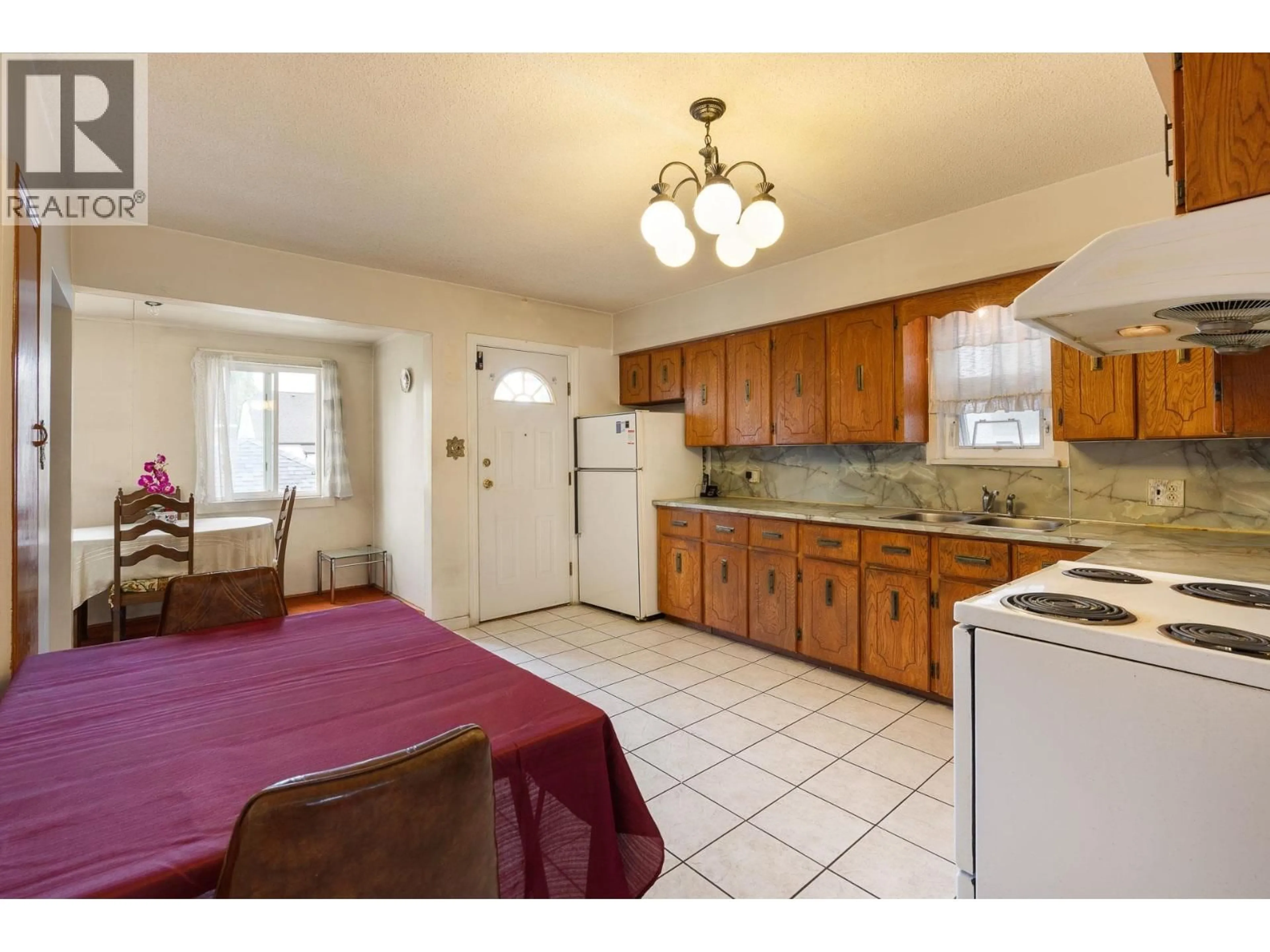 Standard kitchen, ceramic/tile floor for 855 NANAIMO STREET, Vancouver British Columbia V5L4S8