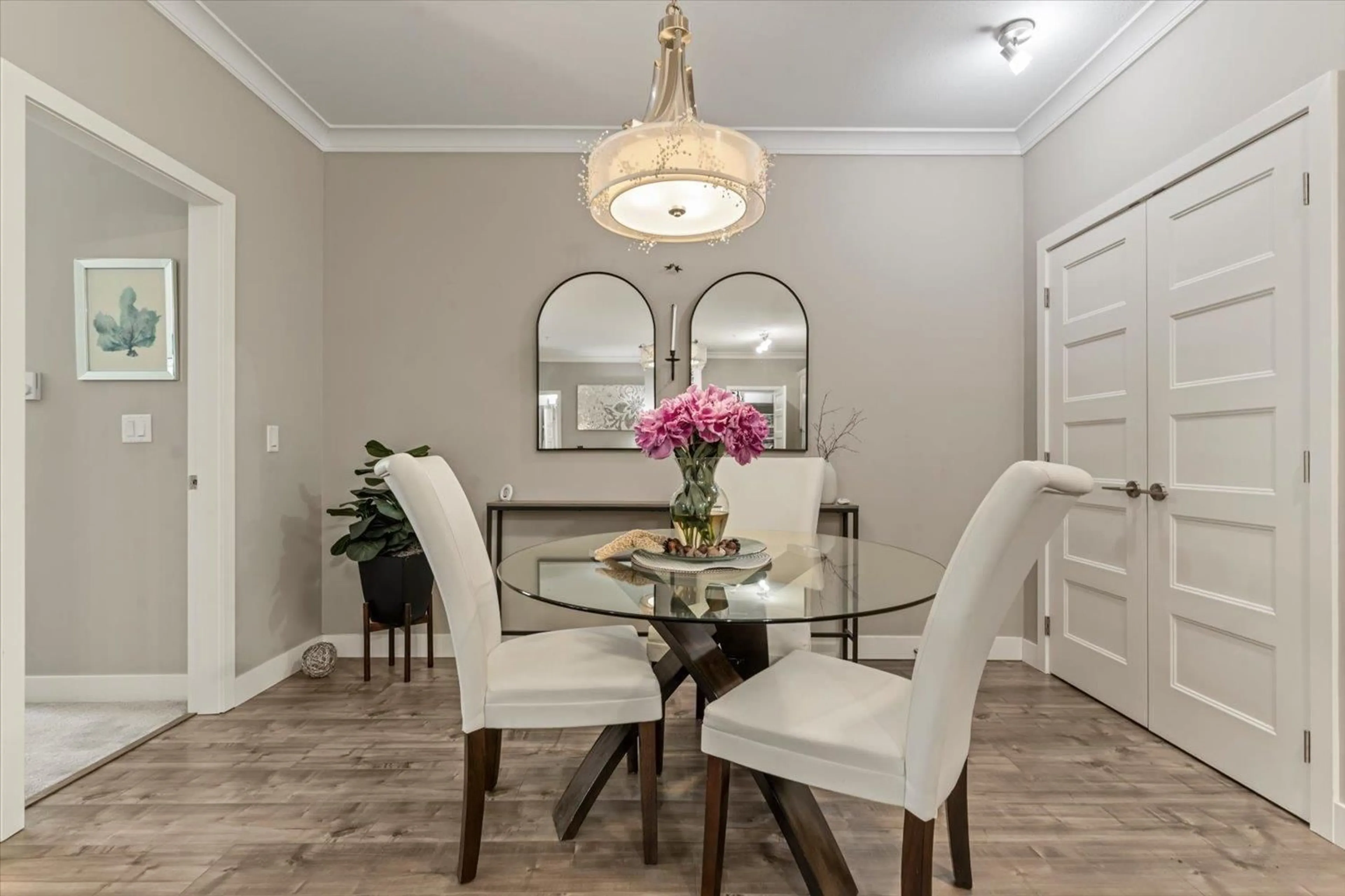 Dining room, wood/laminate floor for 104 - 45630 SPADINA AVENUE, Chilliwack British Columbia V2P0G9