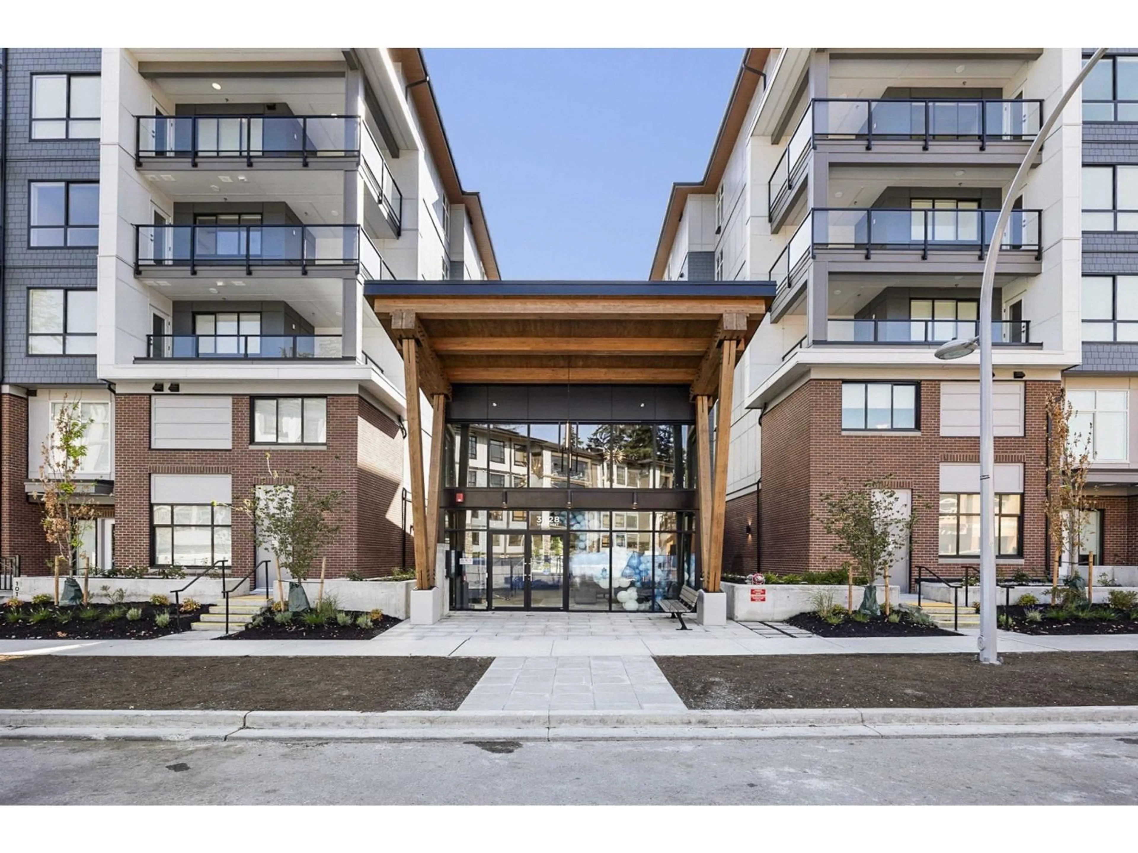 Indoor foyer for 301 - 3528 146A STREET, Surrey British Columbia V4P0H4