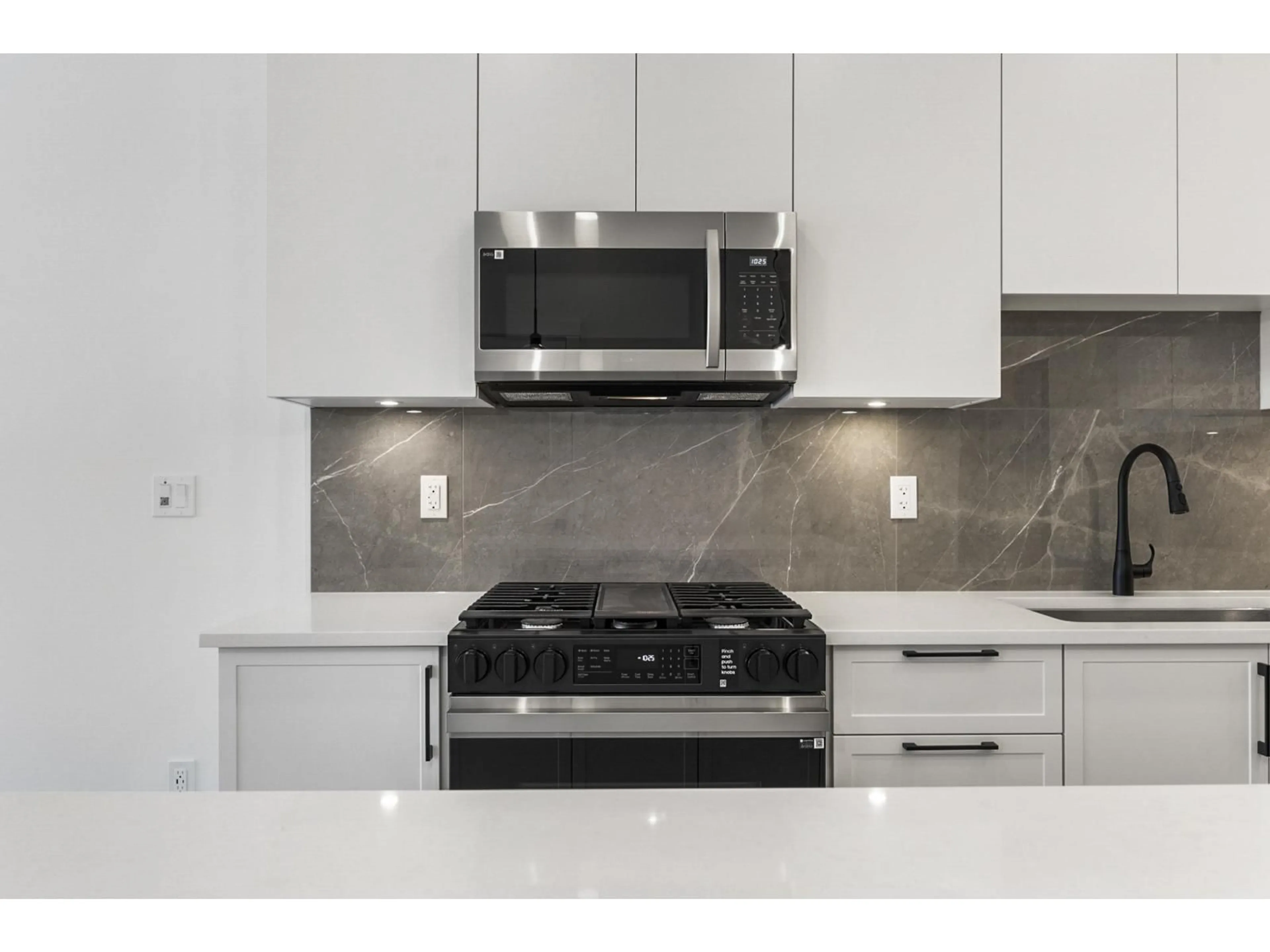 Unknown for 301 - 3528 146A STREET, Surrey British Columbia V4P0H4