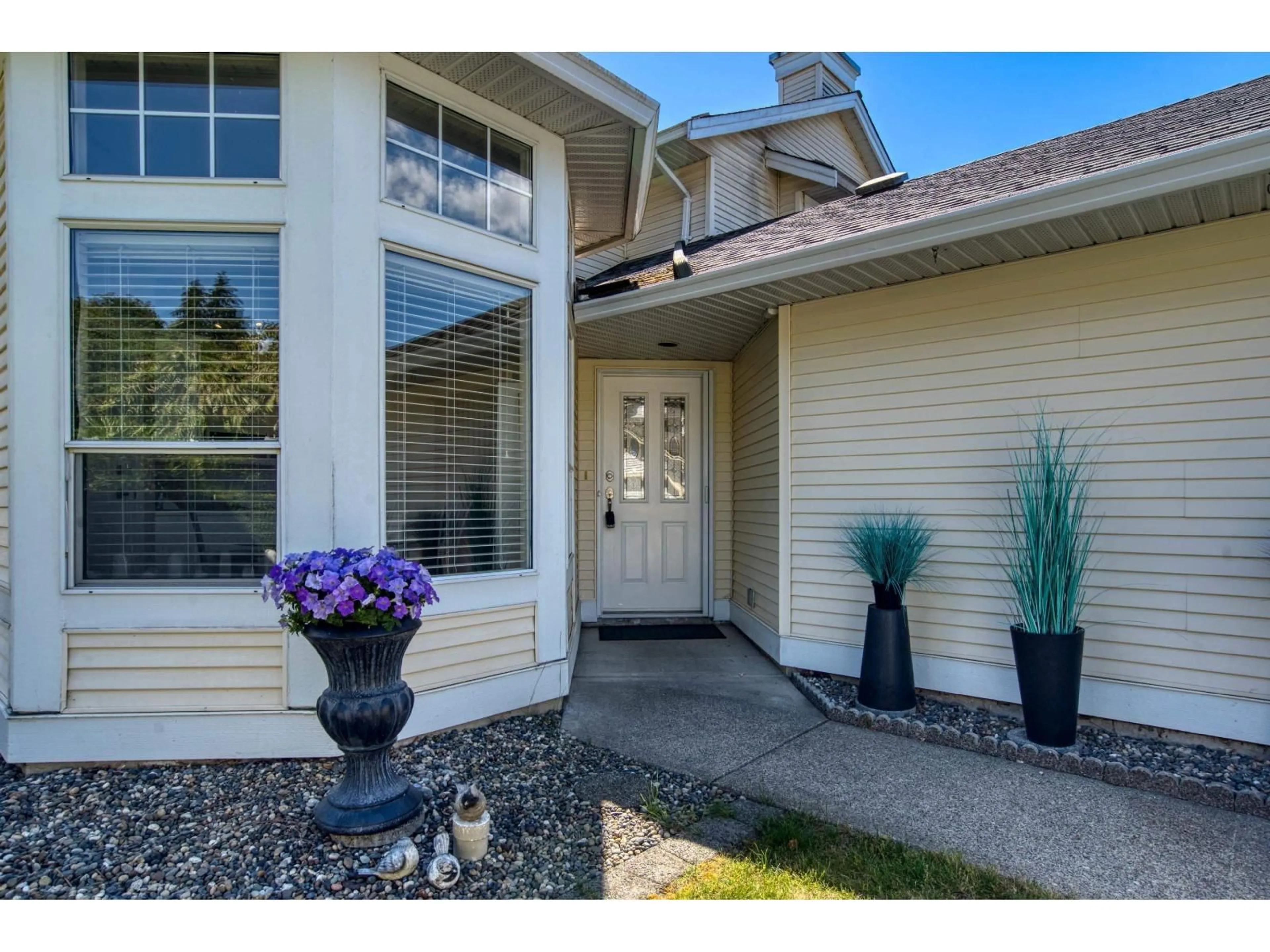 Indoor entryway for 34 - 9208 208 STREET, Langley British Columbia V1M2M9