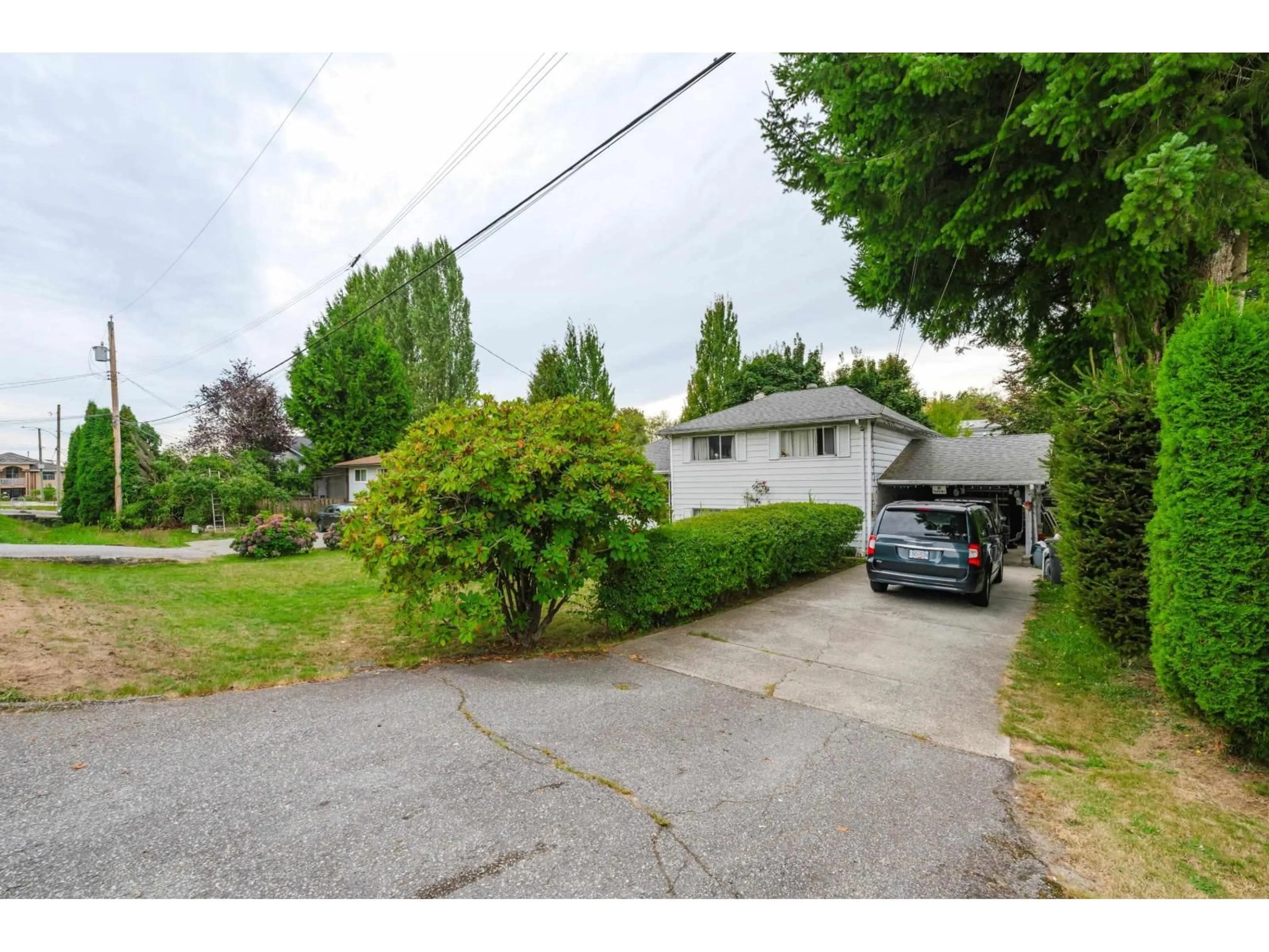 A pic from outside/outdoor area/front of a property/back of a property/a pic from drone, street for 9253 137A STREET, Surrey British Columbia V3V5W8