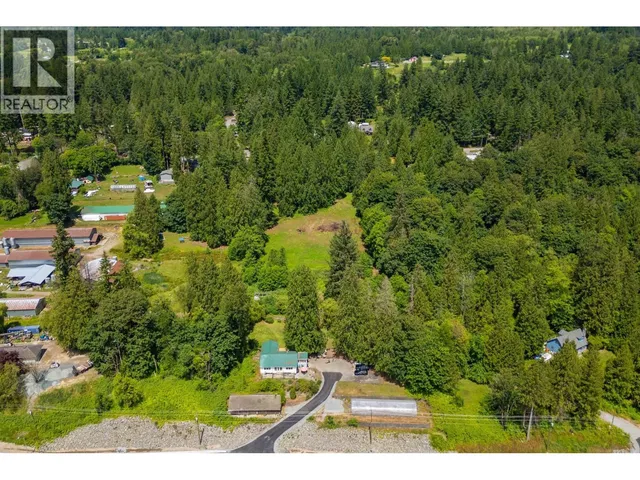 28203 LOUGHEED HIGHWAY, Maple Ridge 4