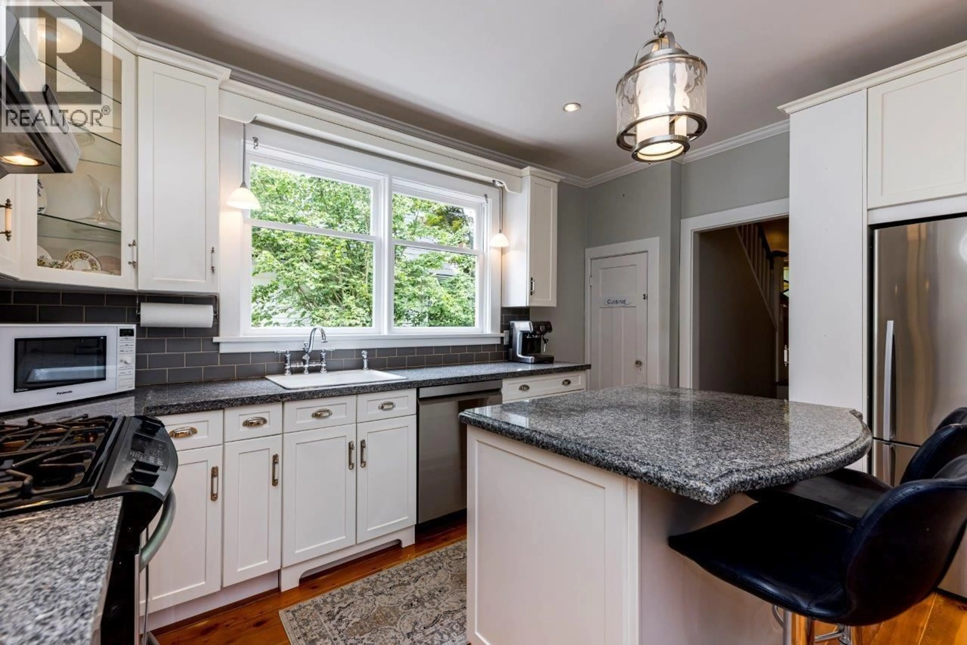 Open concept kitchen, unknown for 618 COLBORNE STREET, New Westminster British Columbia V3L2C9