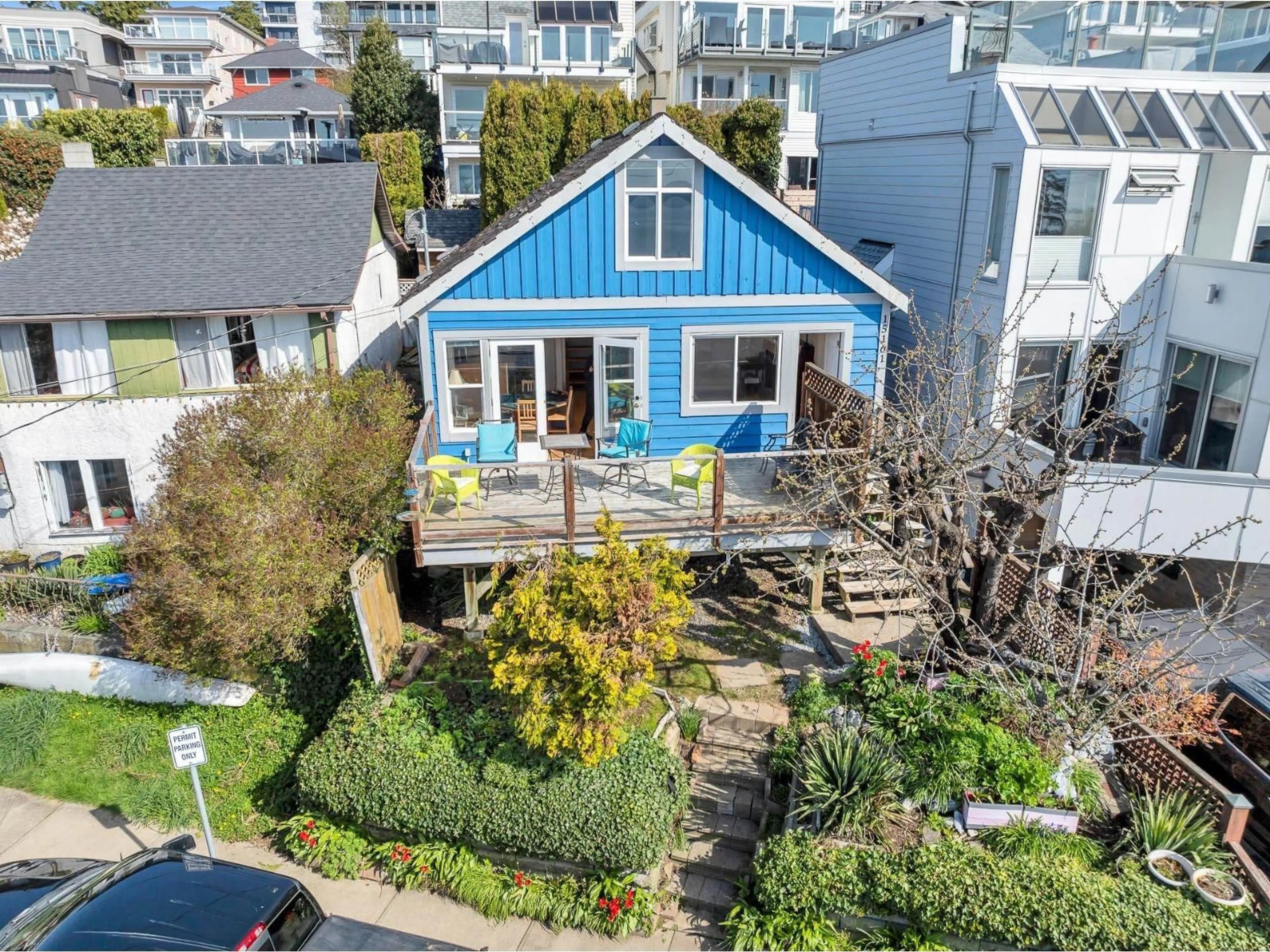 A pic from outside/outdoor area/front of a property/back of a property/a pic from drone, unknown for 15161 VICTORIA AVENUE, White Rock British Columbia V4B1G5