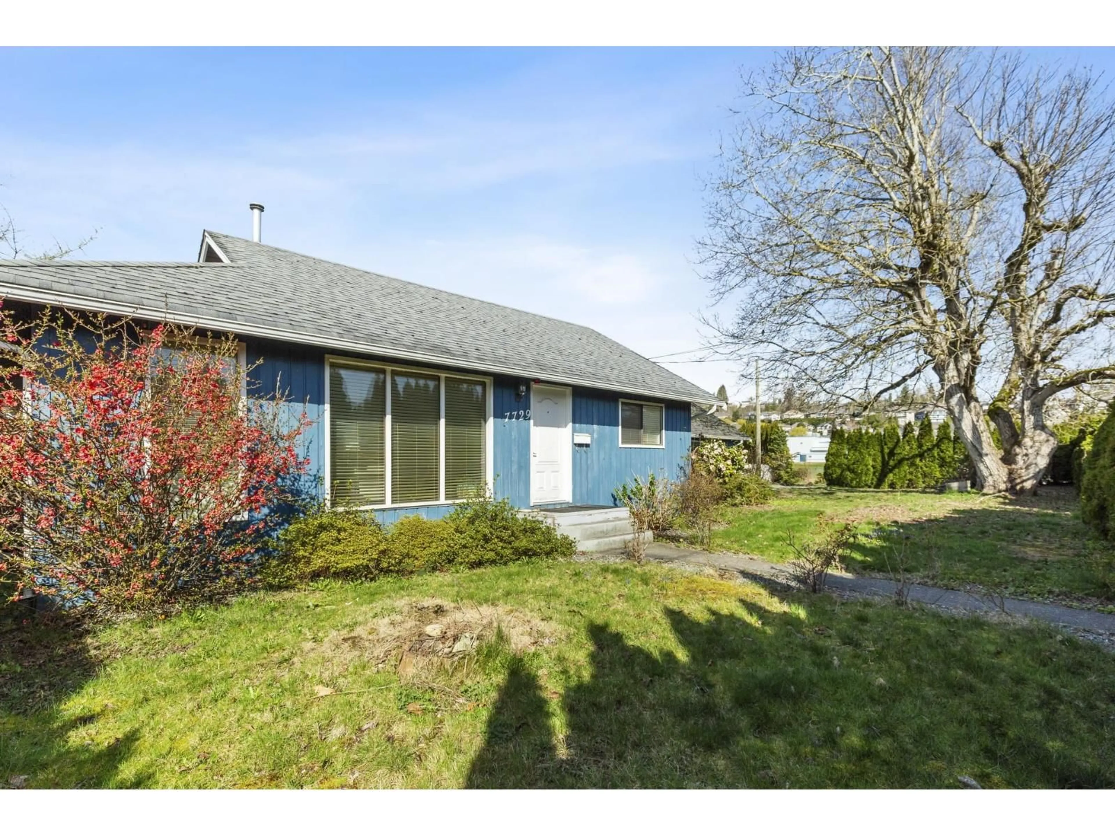 A pic from outside/outdoor area/front of a property/back of a property/a pic from drone, unknown for 7729 STAVE LAKE STREET, Mission British Columbia V2V4G7
