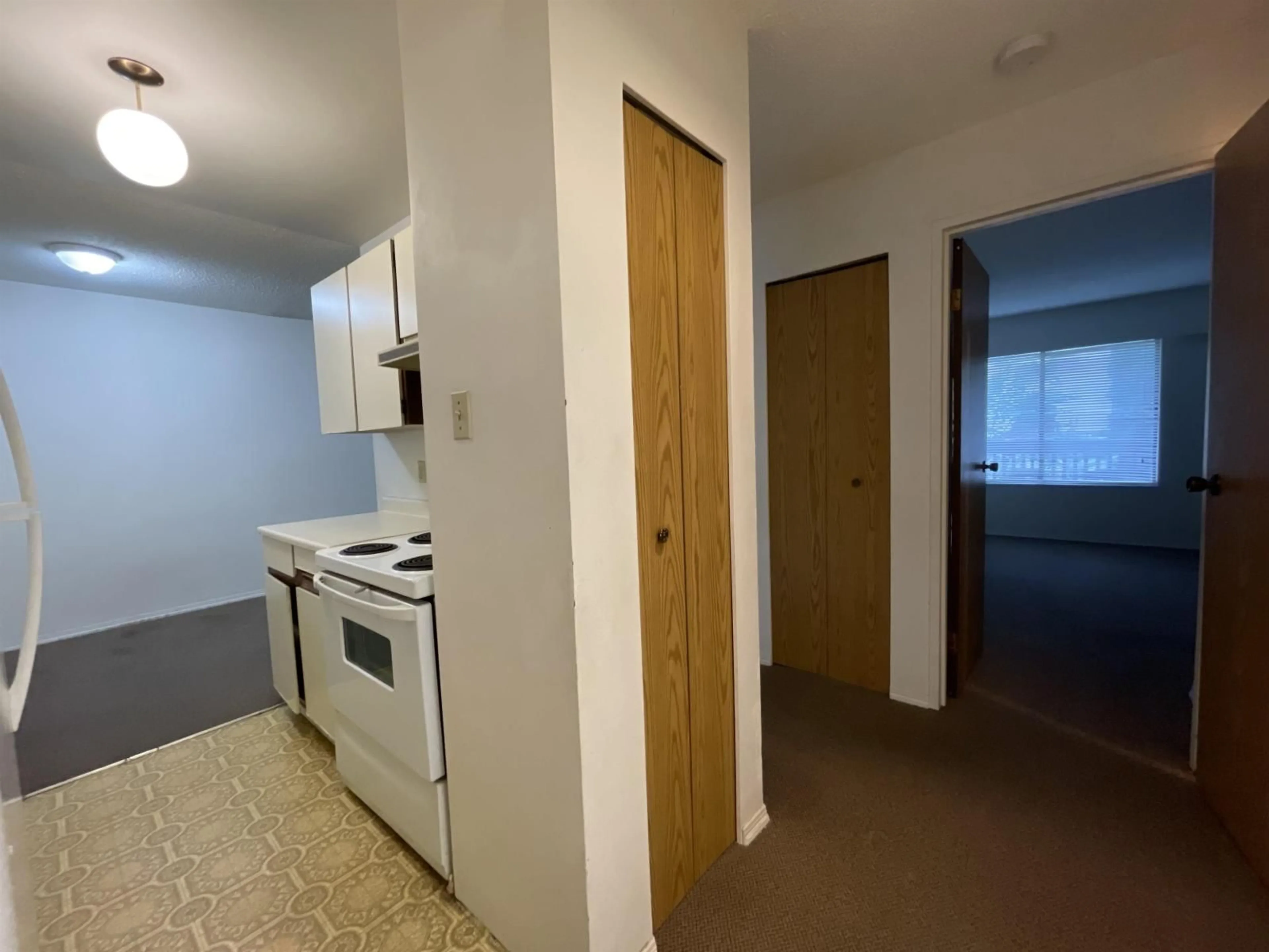 Standard kitchen, unknown for 208 - 10061 150TH STREET, Surrey British Columbia V3R4A7