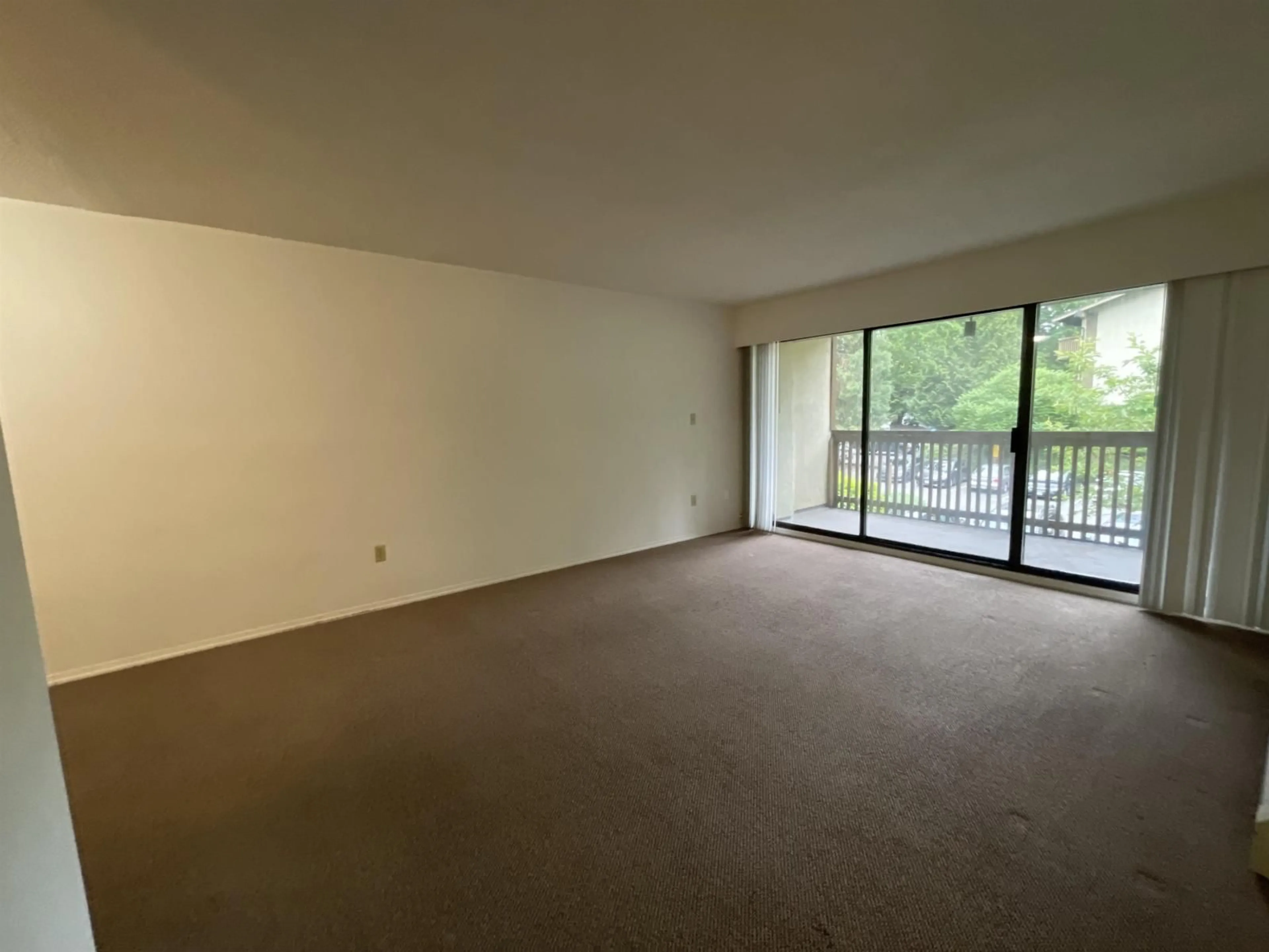 A pic of a room for 208 - 10061 150TH STREET, Surrey British Columbia V3R4A7